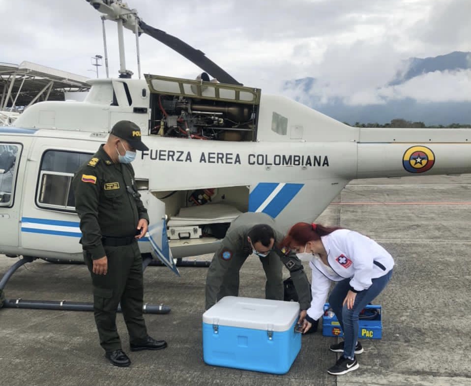 Más de 5500 vacunas contra el COVID-19 han sido transportadas por su Fuerza Aérea en el Tolima