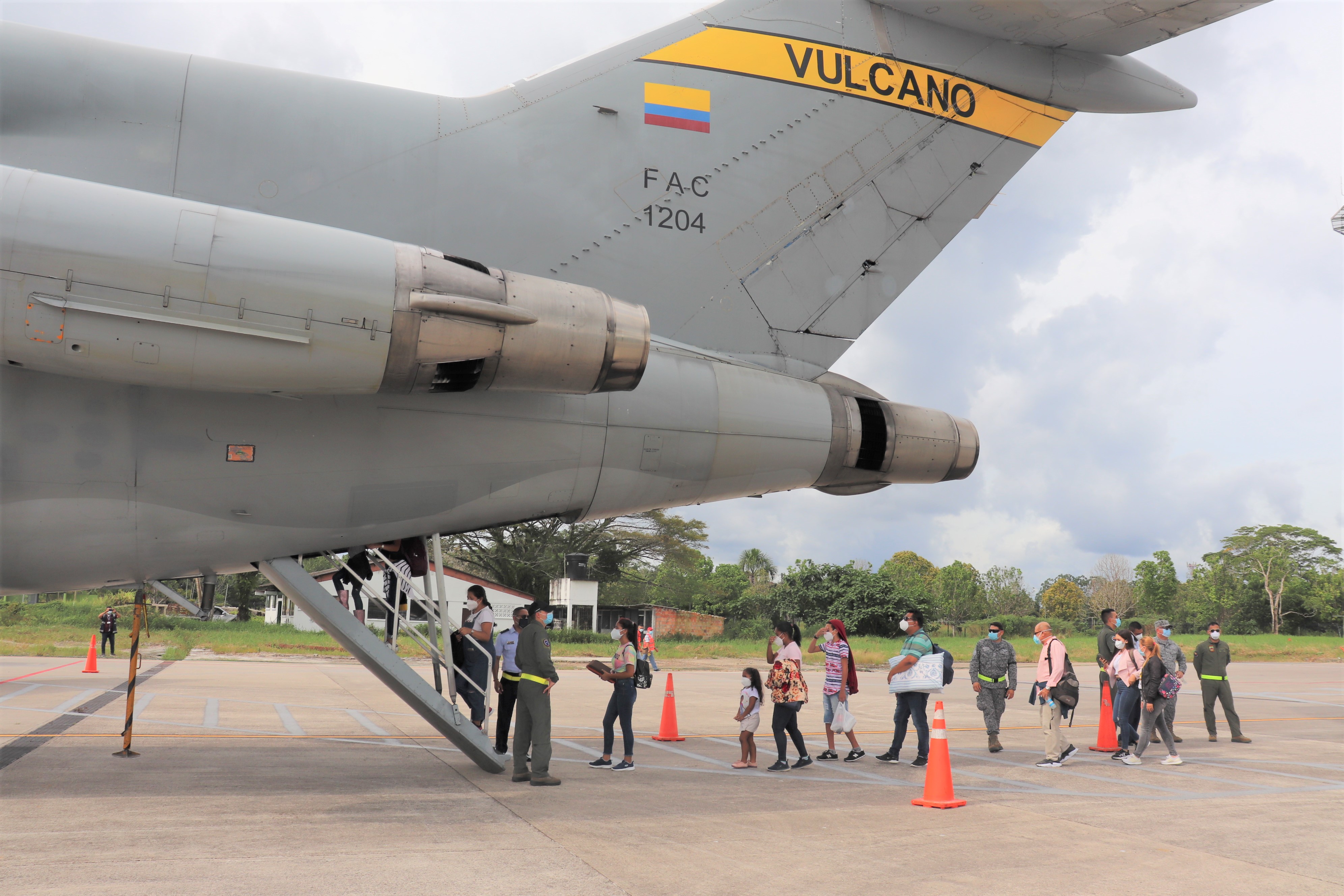 Vuelo humanitario de su Fuerza Aérea Colombiana entre Bogotá y Amazonas