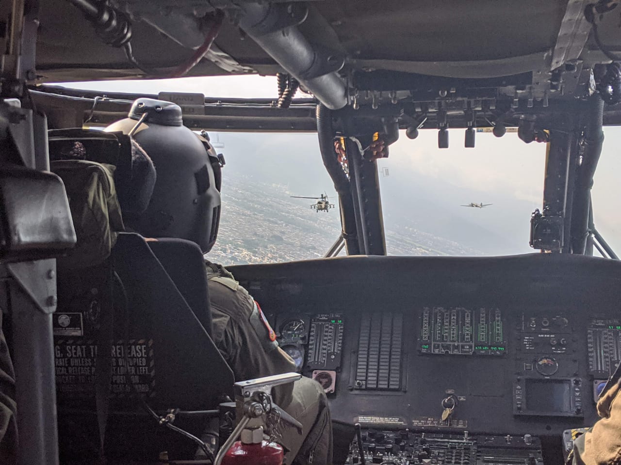 Su Fuerza Aérea Colombiana sobrevuela el territorio nacional brindando seguridad en la semana mayor