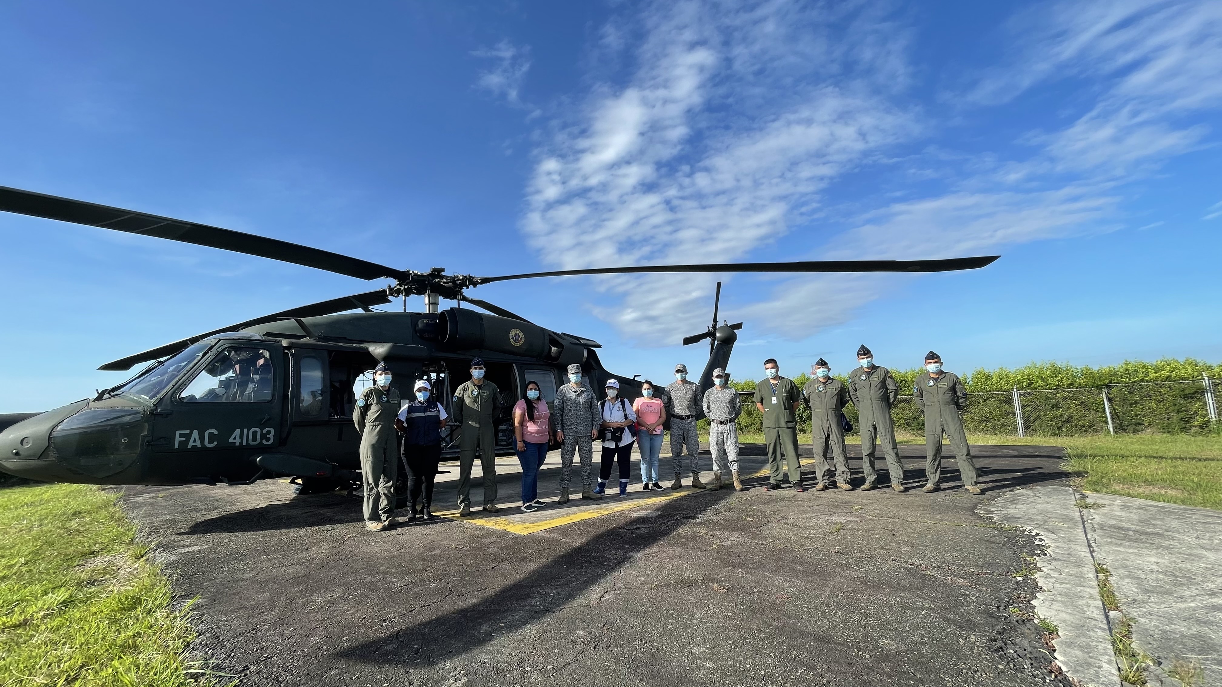 Equipo médico es transportado por su Fuerza Aérea al resguardo Indígena de Caño Mochuelo
