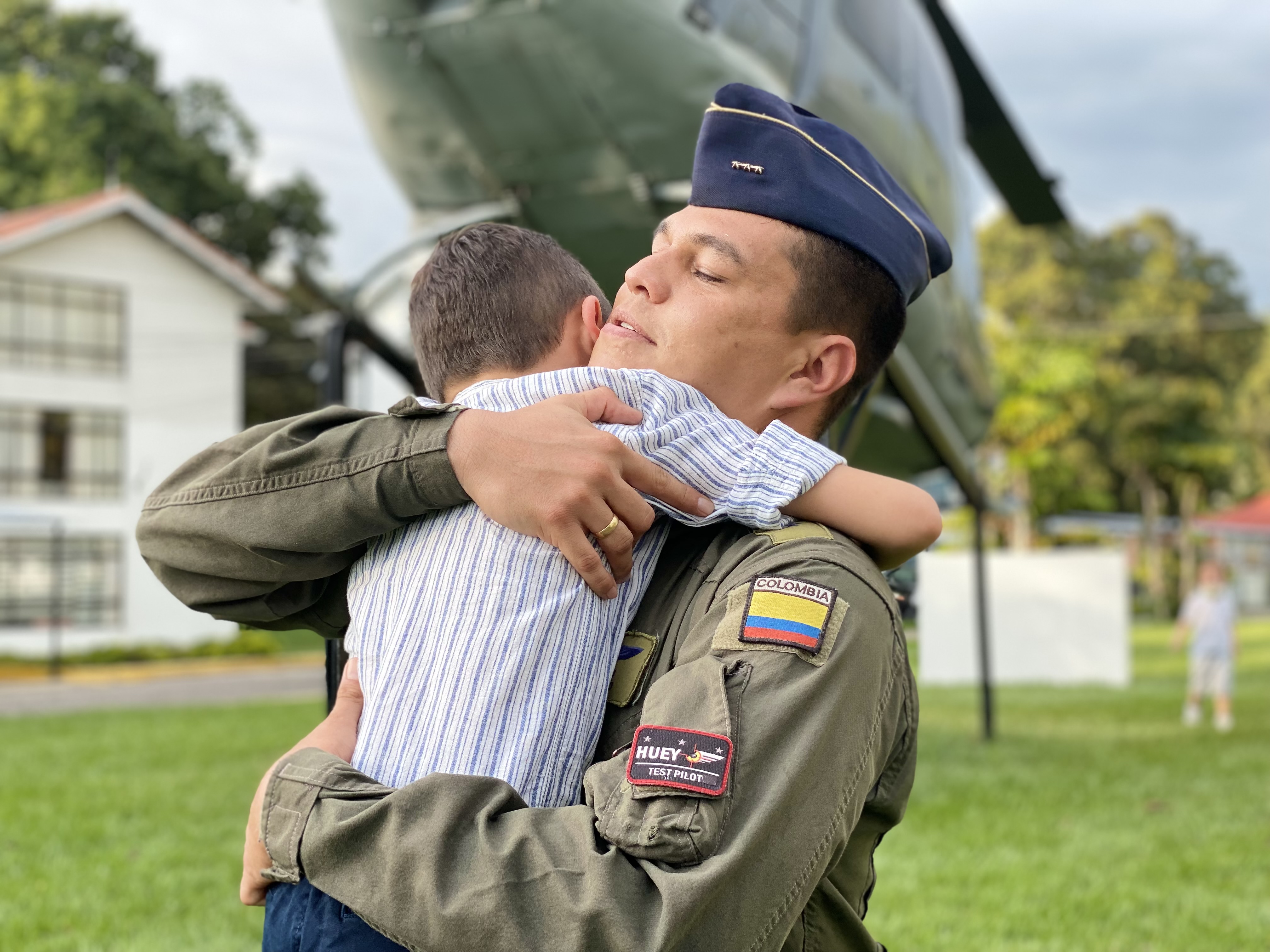Capitán Delvasto: un padre orgulloso de ser piloto militar