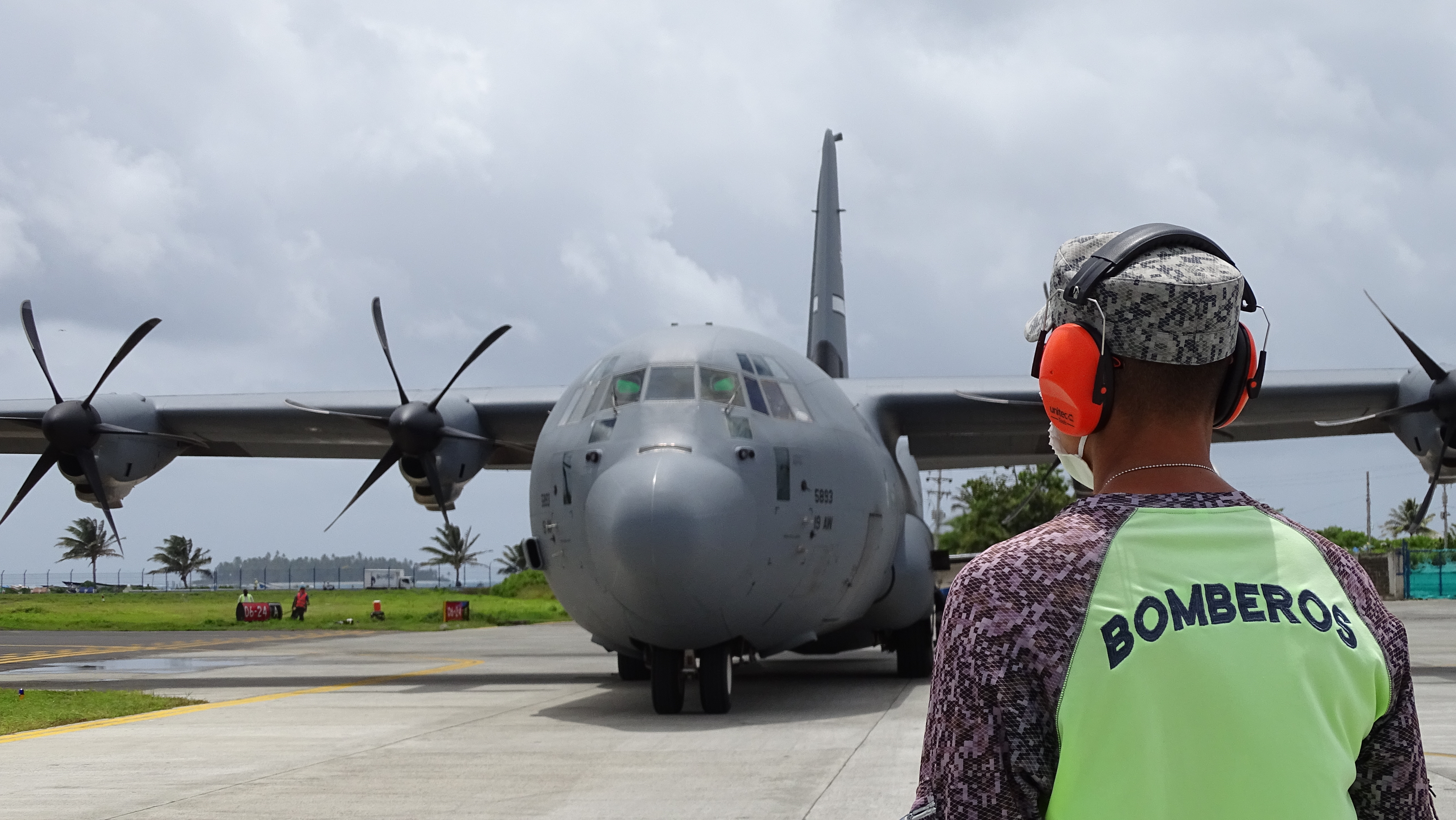 C-130J y C-40 transportaron médicos e insumos hospitalarios para la jornada médica humanitaria en Providencia