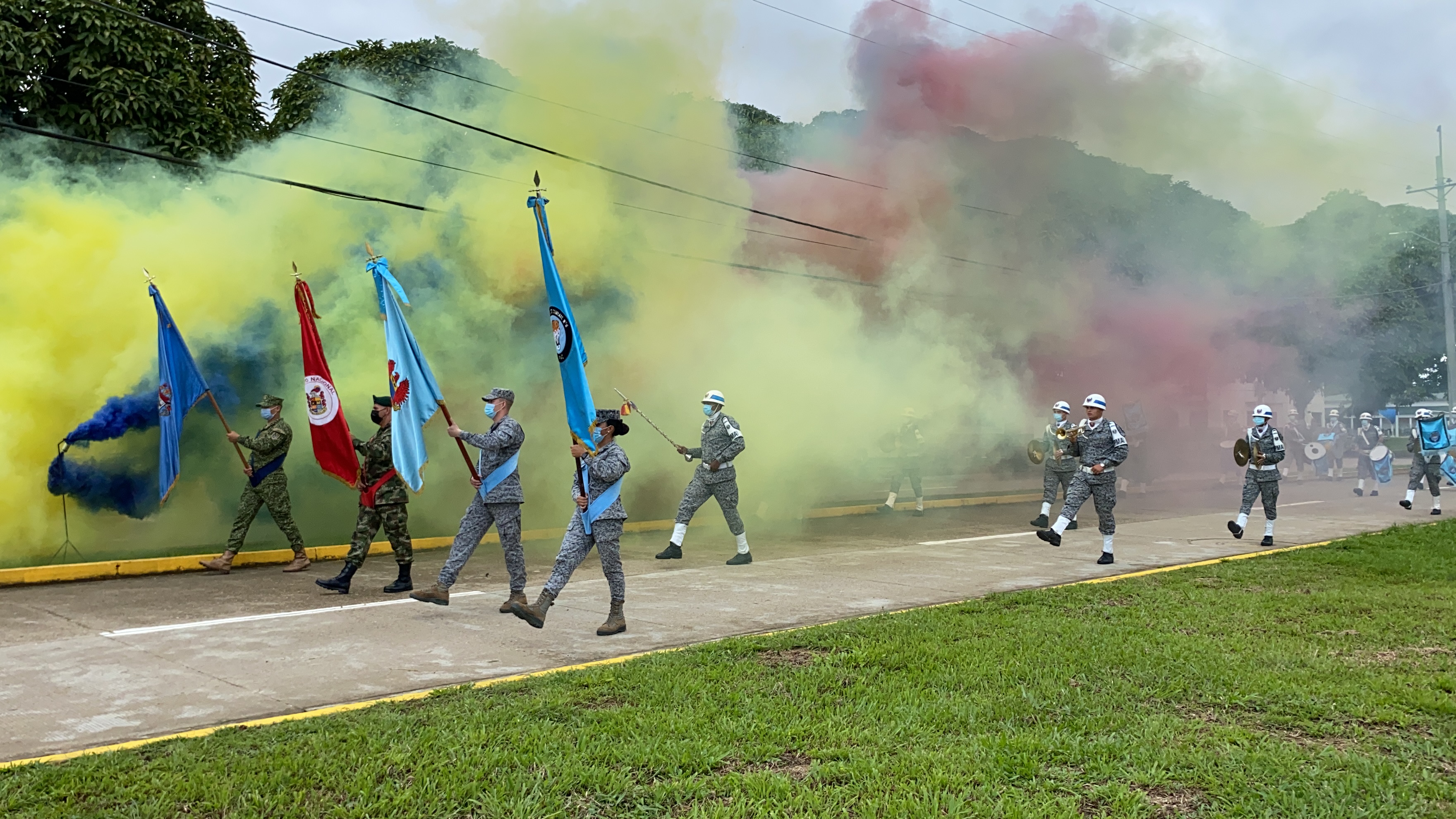 El Comando Aéreo de Cómbate No.6, conmemoro con desfile militar el grito de independencia.