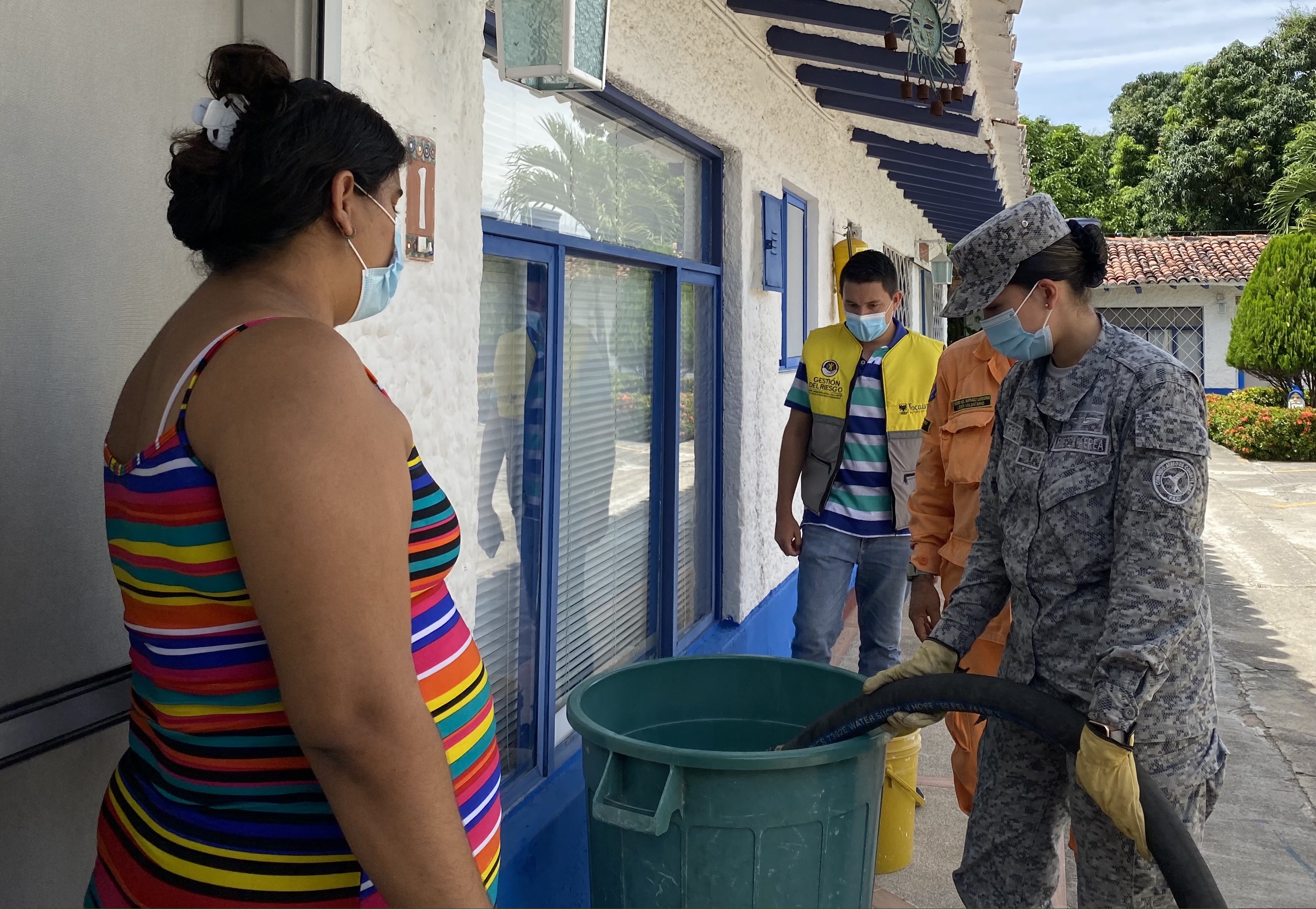 Con un carrotanque de agua, su Fuerza Aérea Colombiana contribuye a subsanar emergencia sanitaria en Tocaima 
