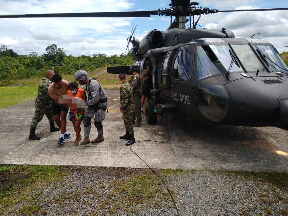 Bebé indígena fue rescatado por su Fuerza Aérea Colombiana