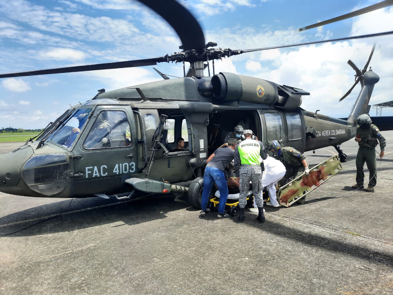 Guerrilleros heridos en combate fueron evacuados por su Fuerza Aérea Colombiana 
