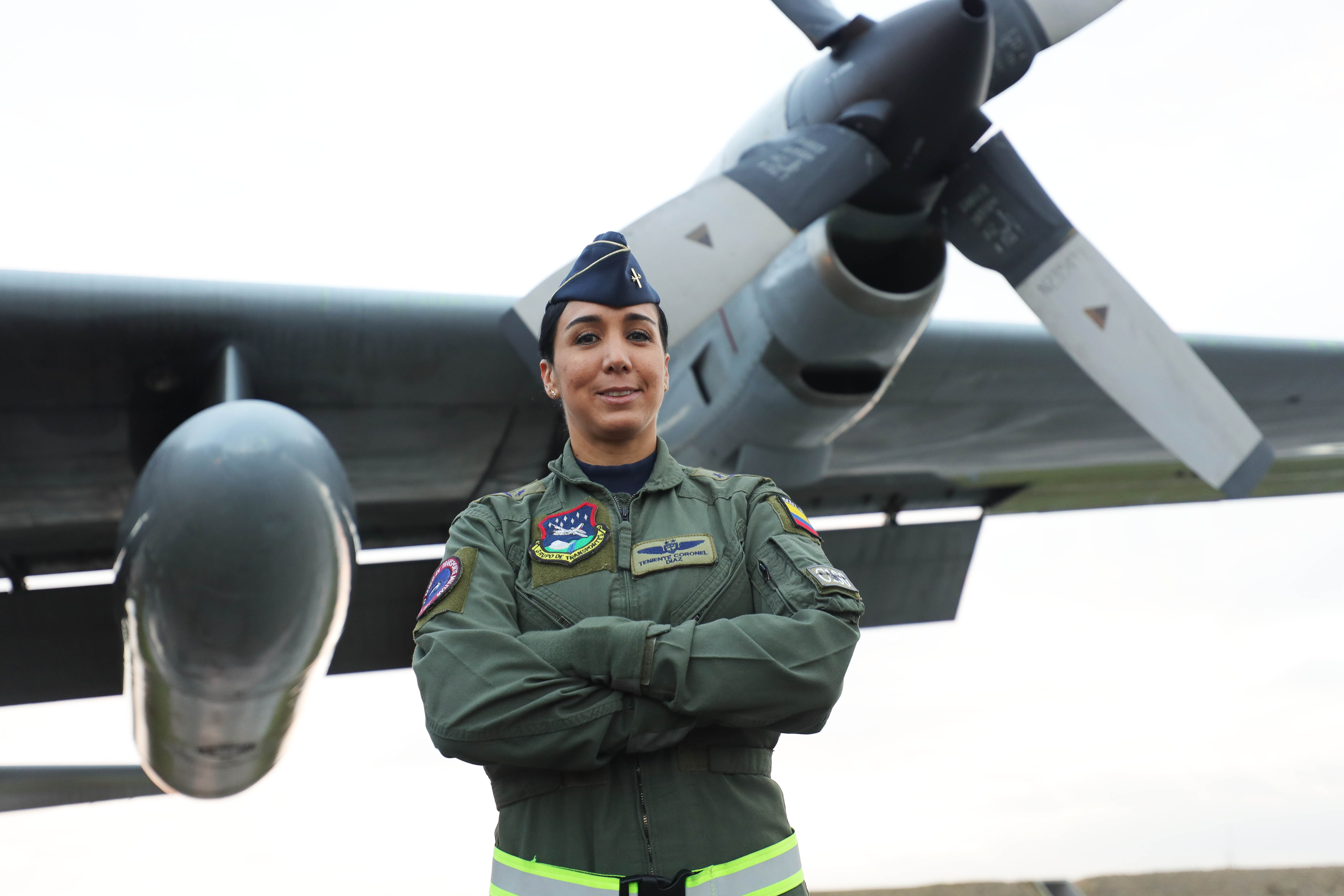 Por primera vez, una mujer vuela al mando del Hércules C-130 de su Fuerza Aérea Colombiana