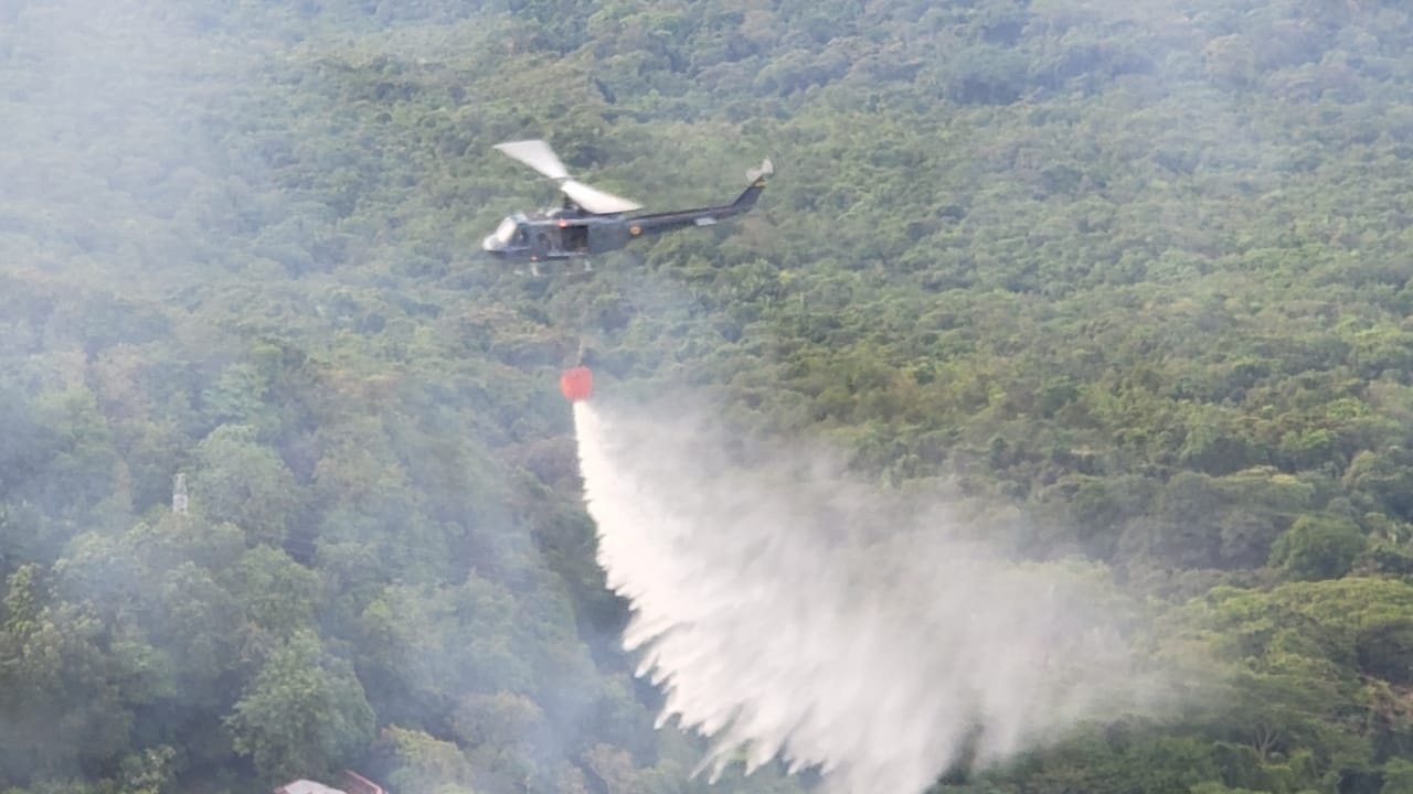 Oportuno control de incendio en zona rural de Melgar fue realizado por su Fuerza Aérea Colombiana