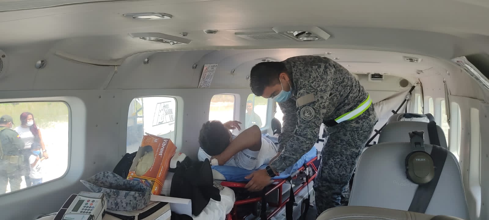 Indígena herido del departamento del Vaupés fue movilizado por su Fuerza Aérea Colombiana