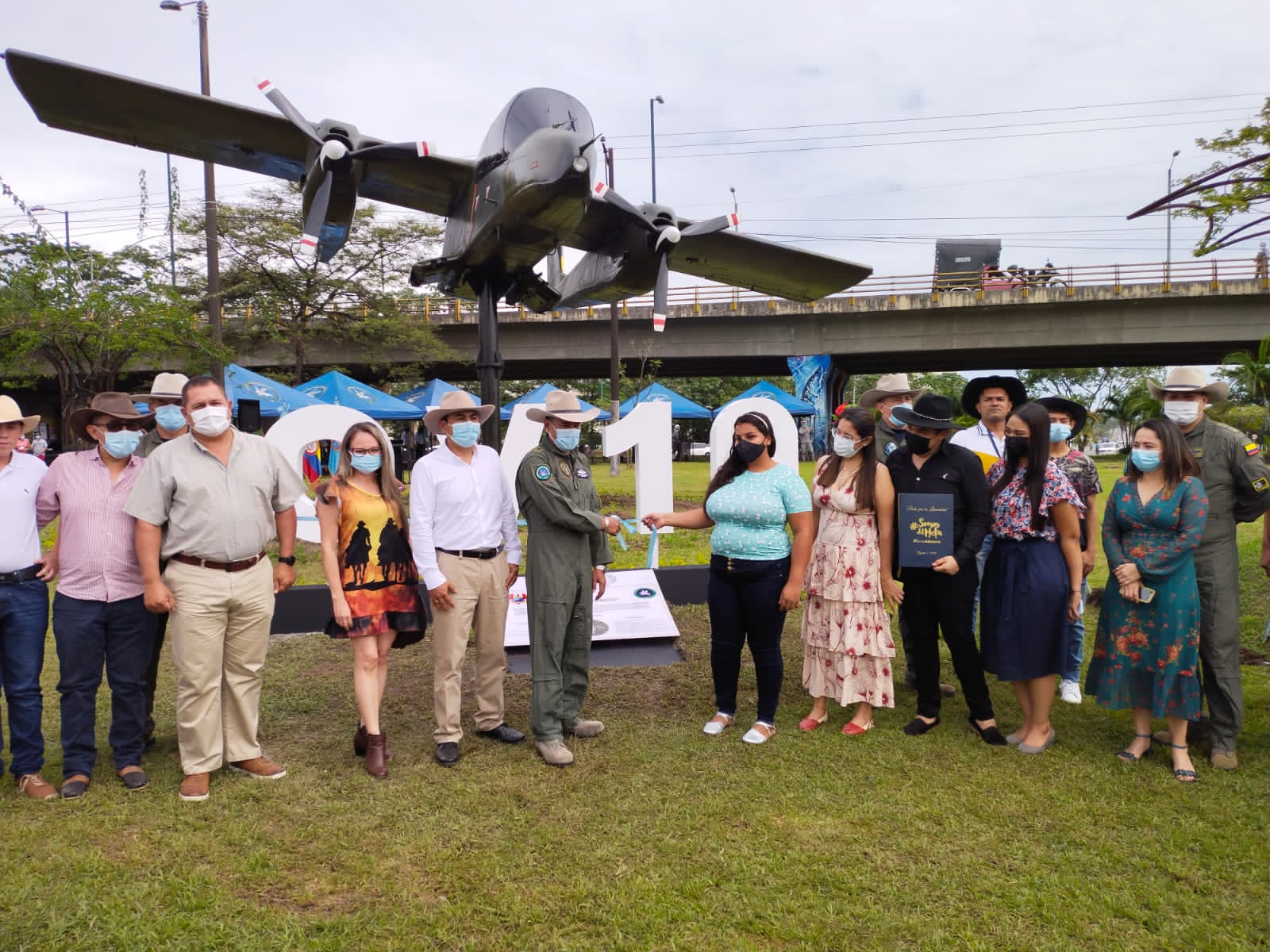 En emotiva ceremonia fue reinagurado en Villavicencio el monumento del avión por su Fuerza Aérea