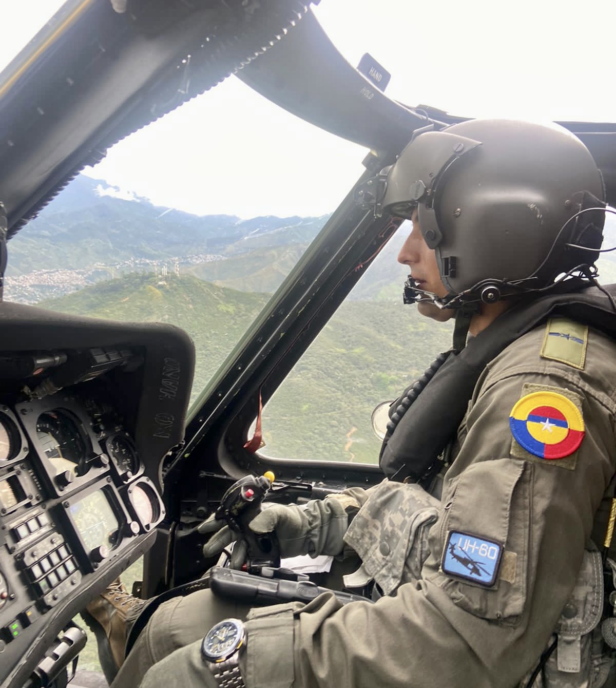 Viaje seguro con su Fuerza Aérea Colombiana