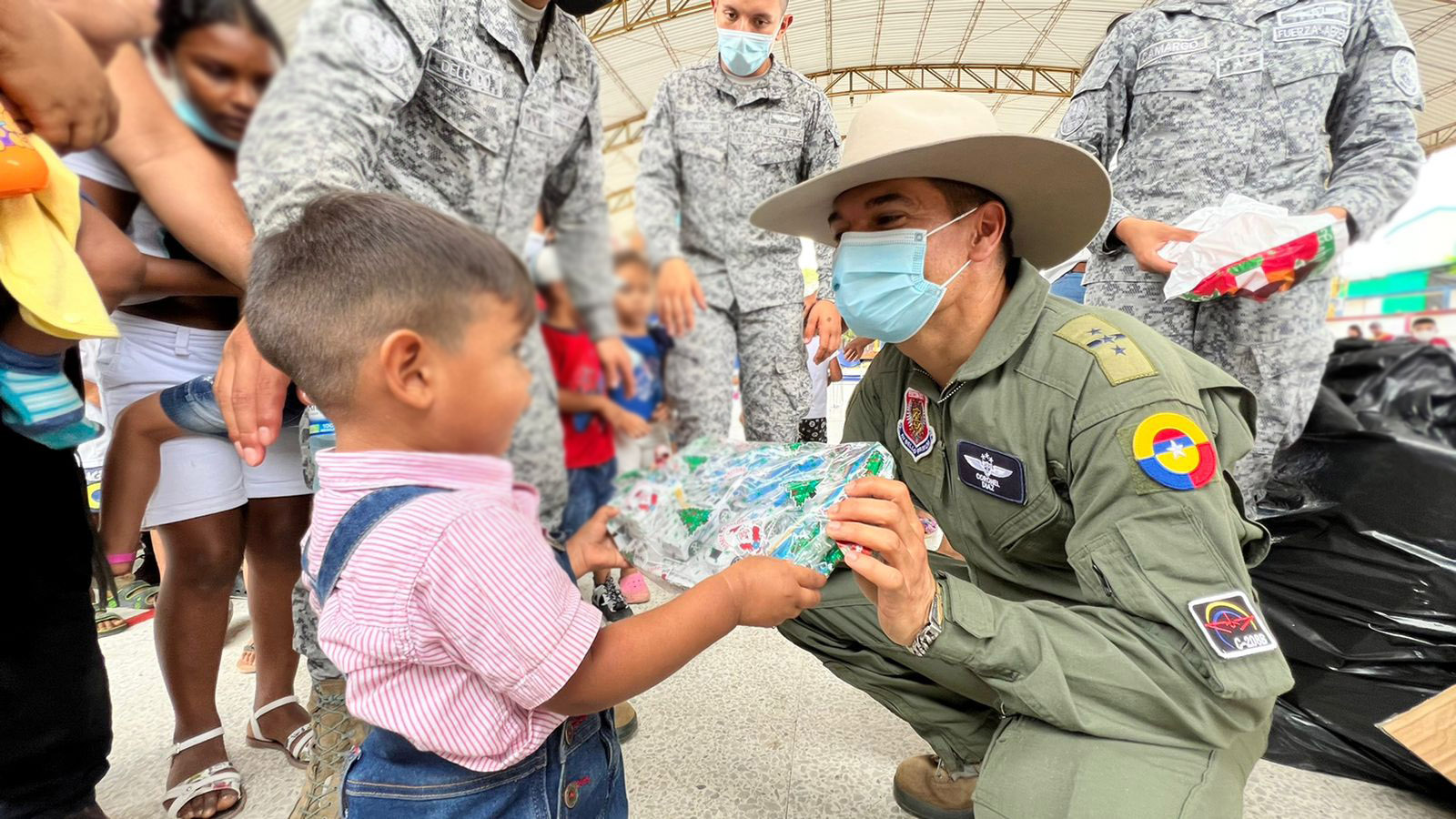 “Obsequia sonrisas” la campaña de su Fuerza Aérea que benefició a 12 mil niños colombianos