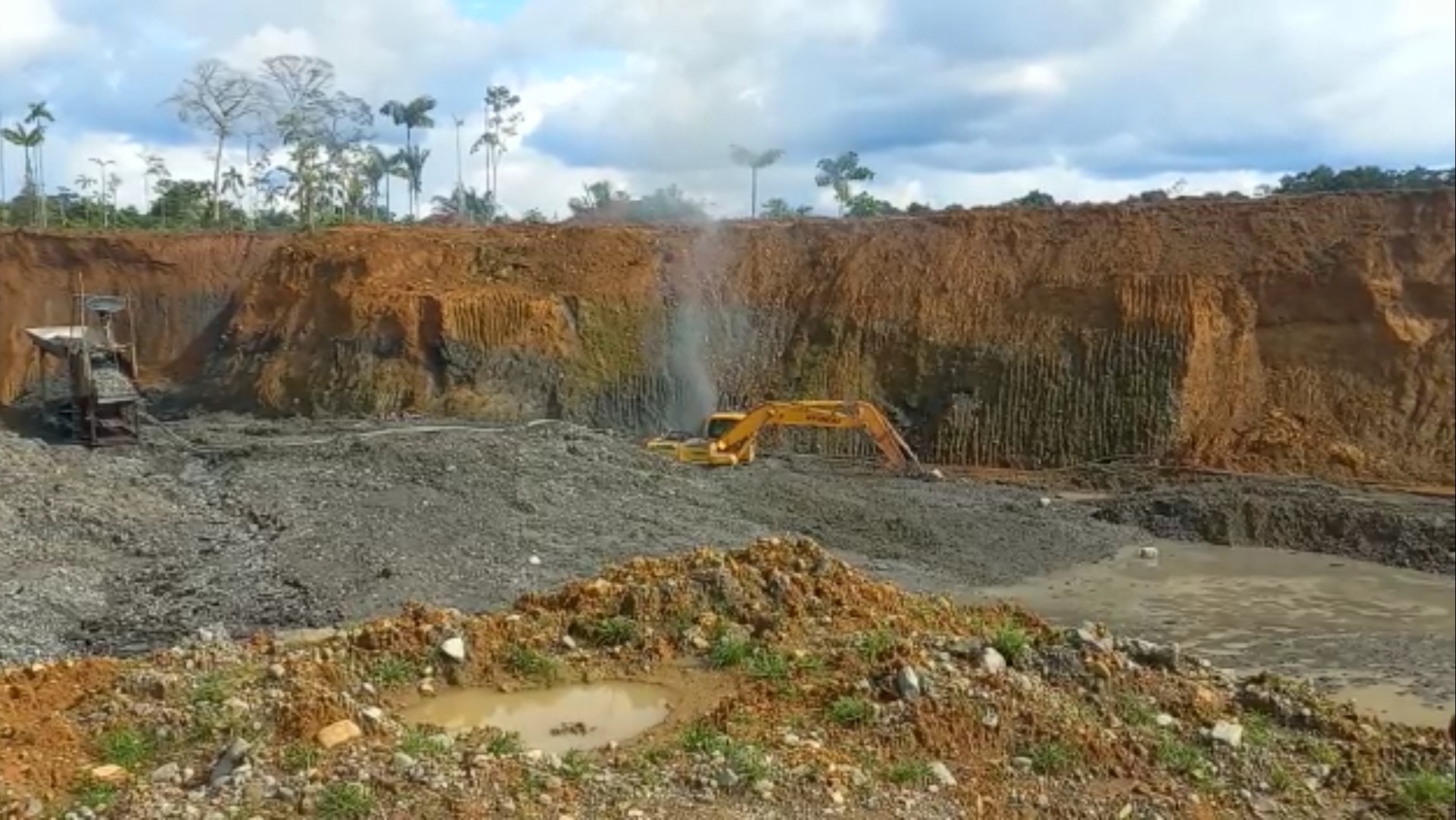 Operación contra minería ilegal, permite recuperar 30 hectáreas de bosques chocoanos.
