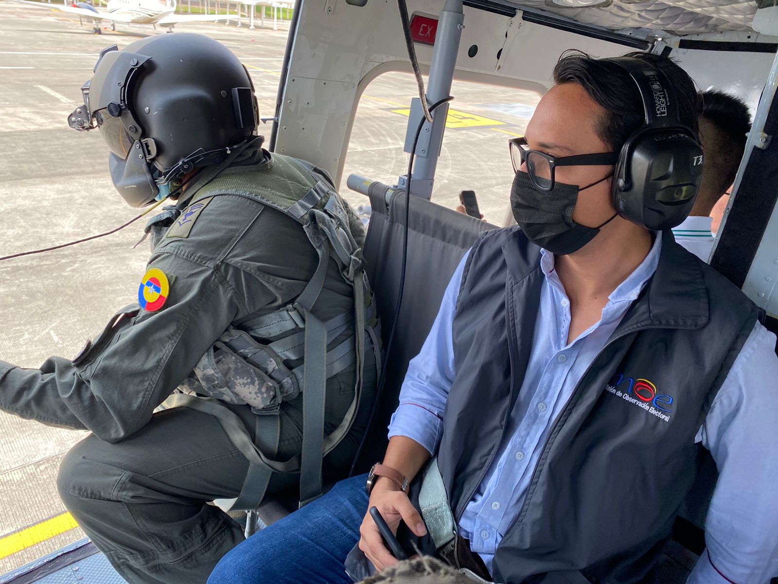 Helicópteros de su Fuerza Aérea Colombiana garantizan la seguridad en jornada electoral