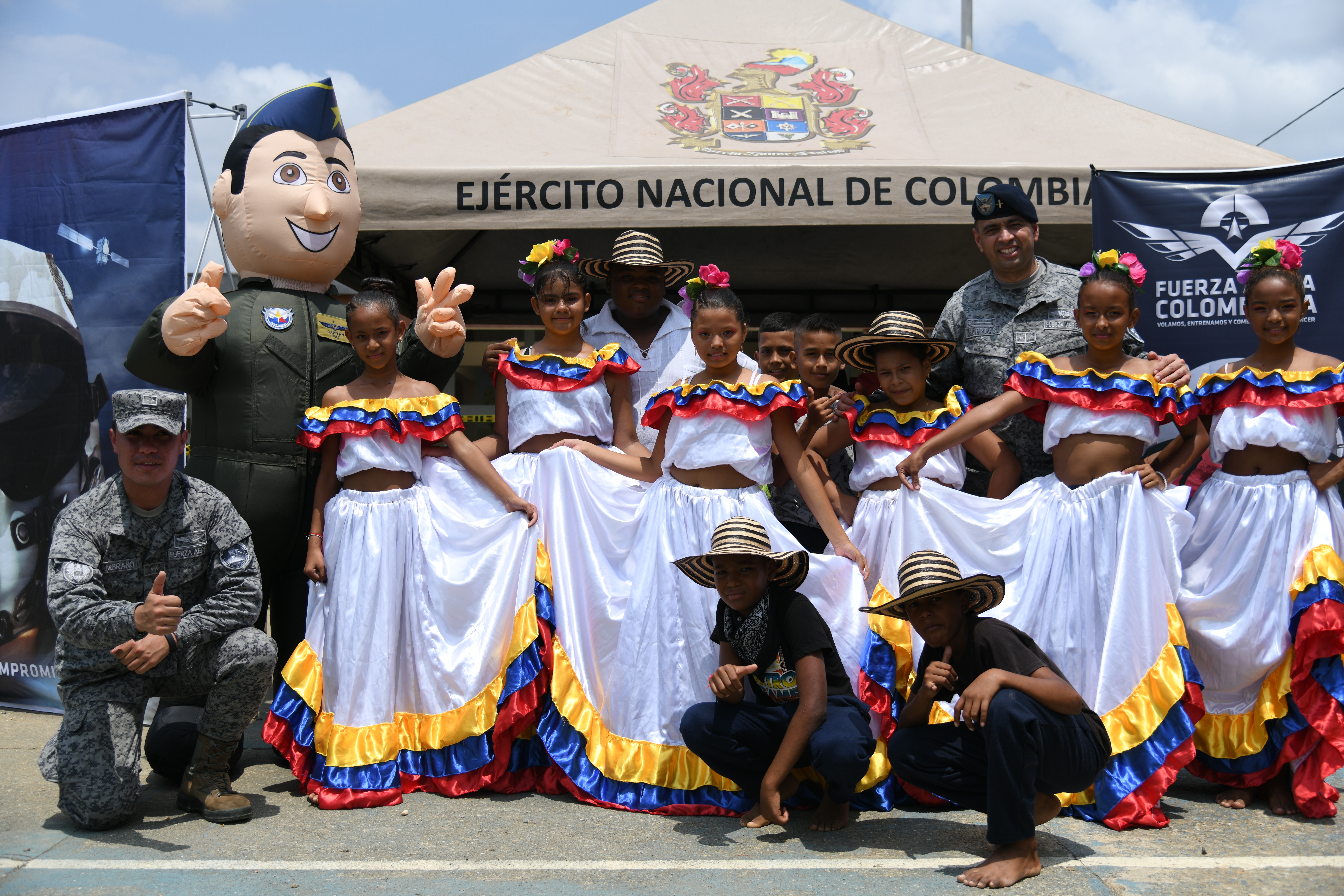 Habitantes de zona rural de Cáceres- Antioquia, fueron beneficiados por su Fuerza Aérea