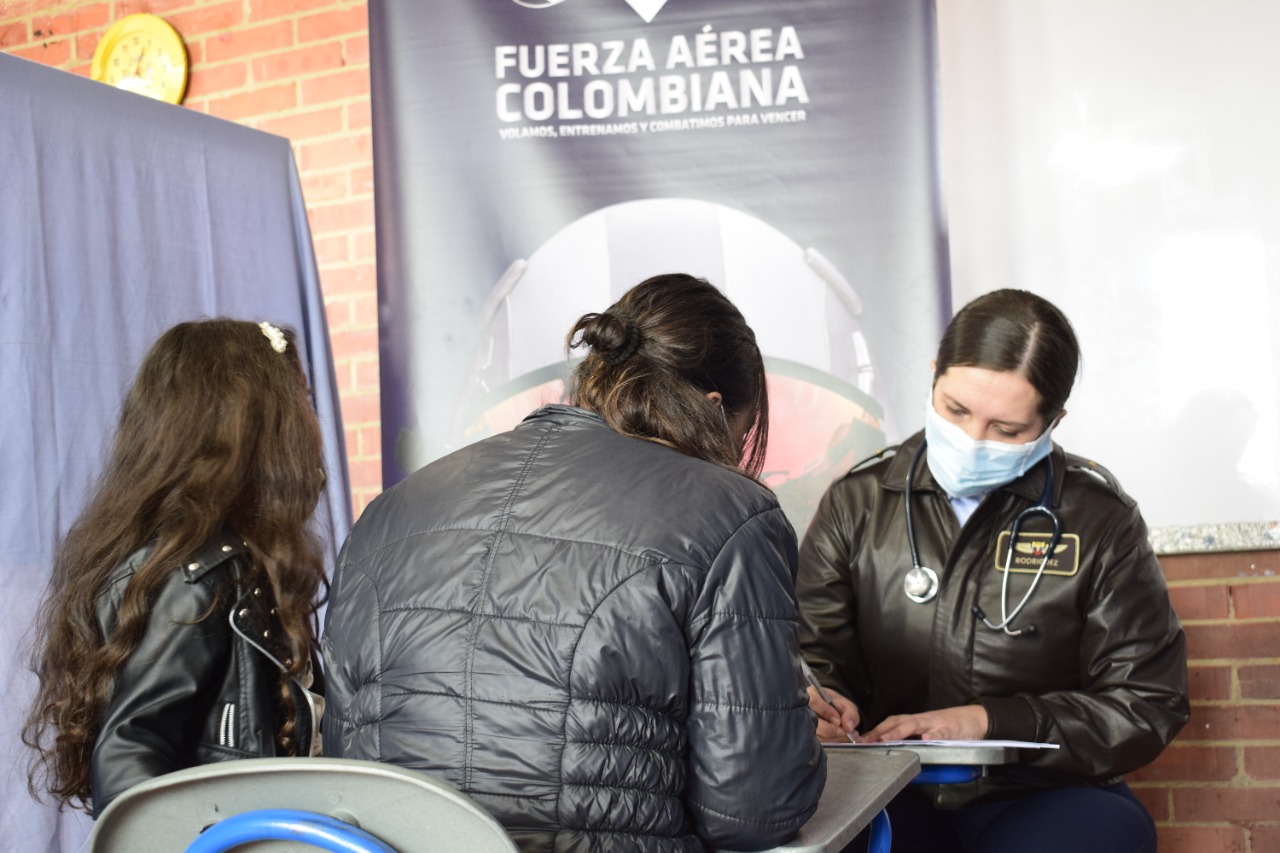 Más de 1.400 habitantes del municipio de Madrid se beneficiaron de la Jornada de Apoyo al Desarrollo liderada por su Fuerza Aérea Colombiana
