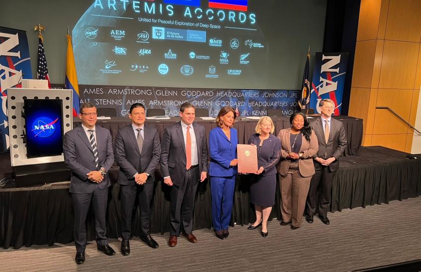 Colombia firma los Acuerdos Artemis