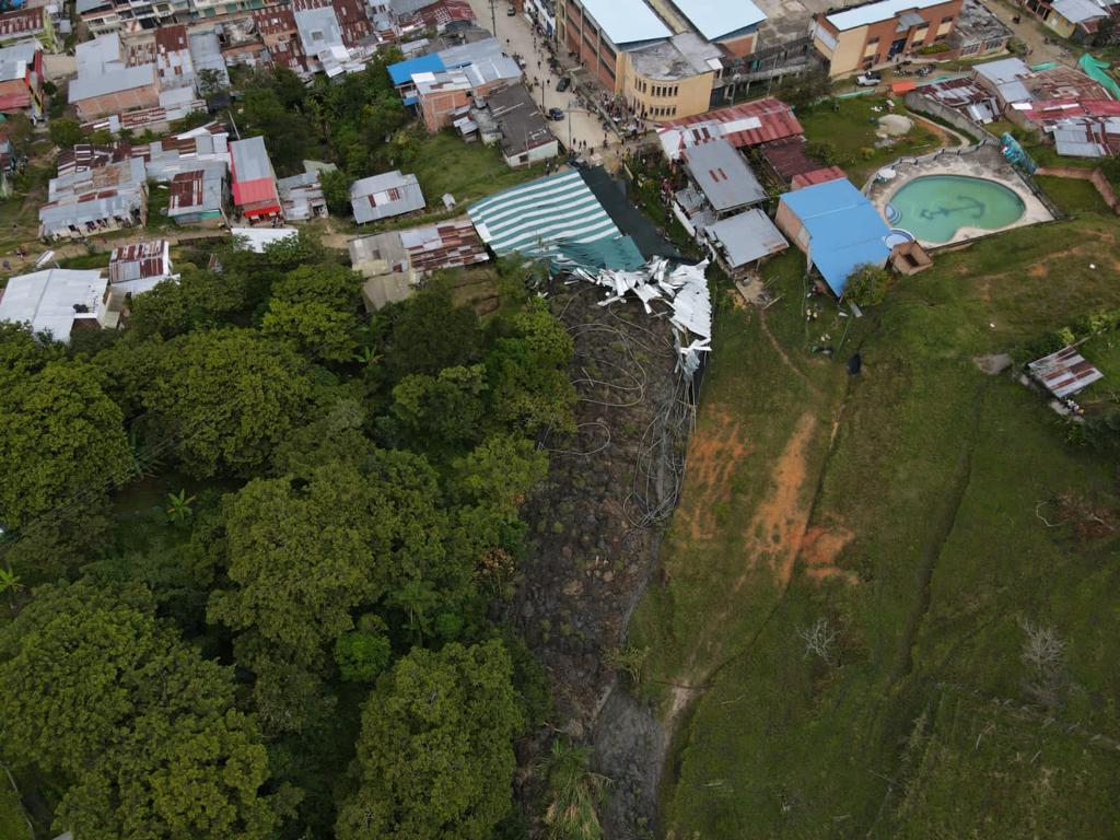 Su Fuerza Aérea Colombiana apoyó  con transporte aéreo durante desastre natural en el municipio de Rioblanco.
