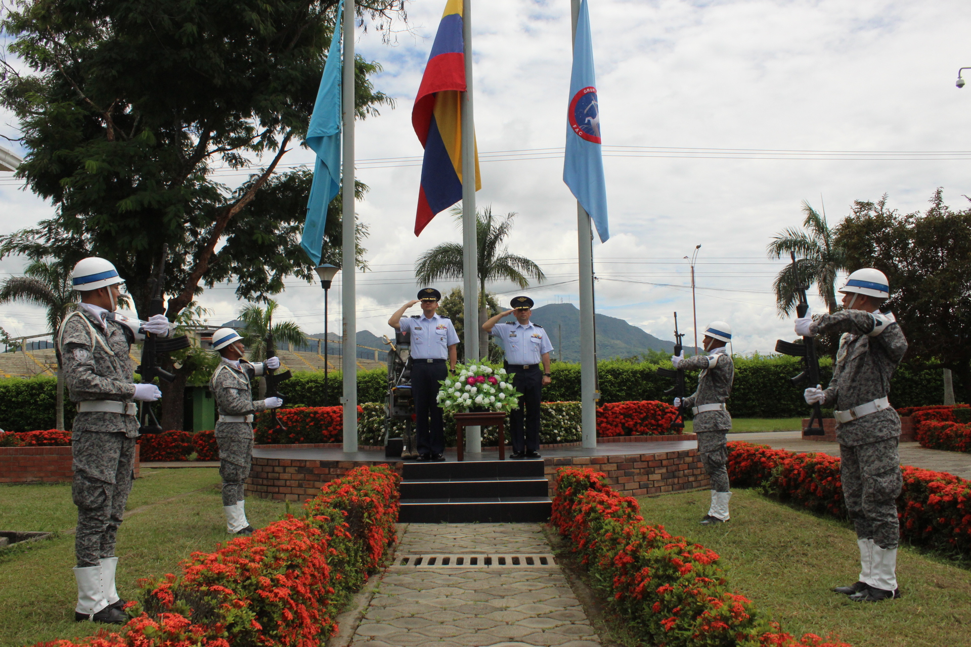 Conmemoración del Día del Héroe Nacional y sus Familias en el Grupo Aéreo del Casanare
