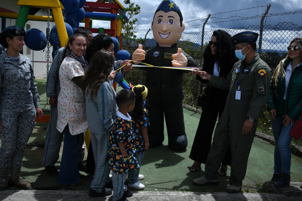 Instituciones Educativas de Rionegro reciben parques recreativos