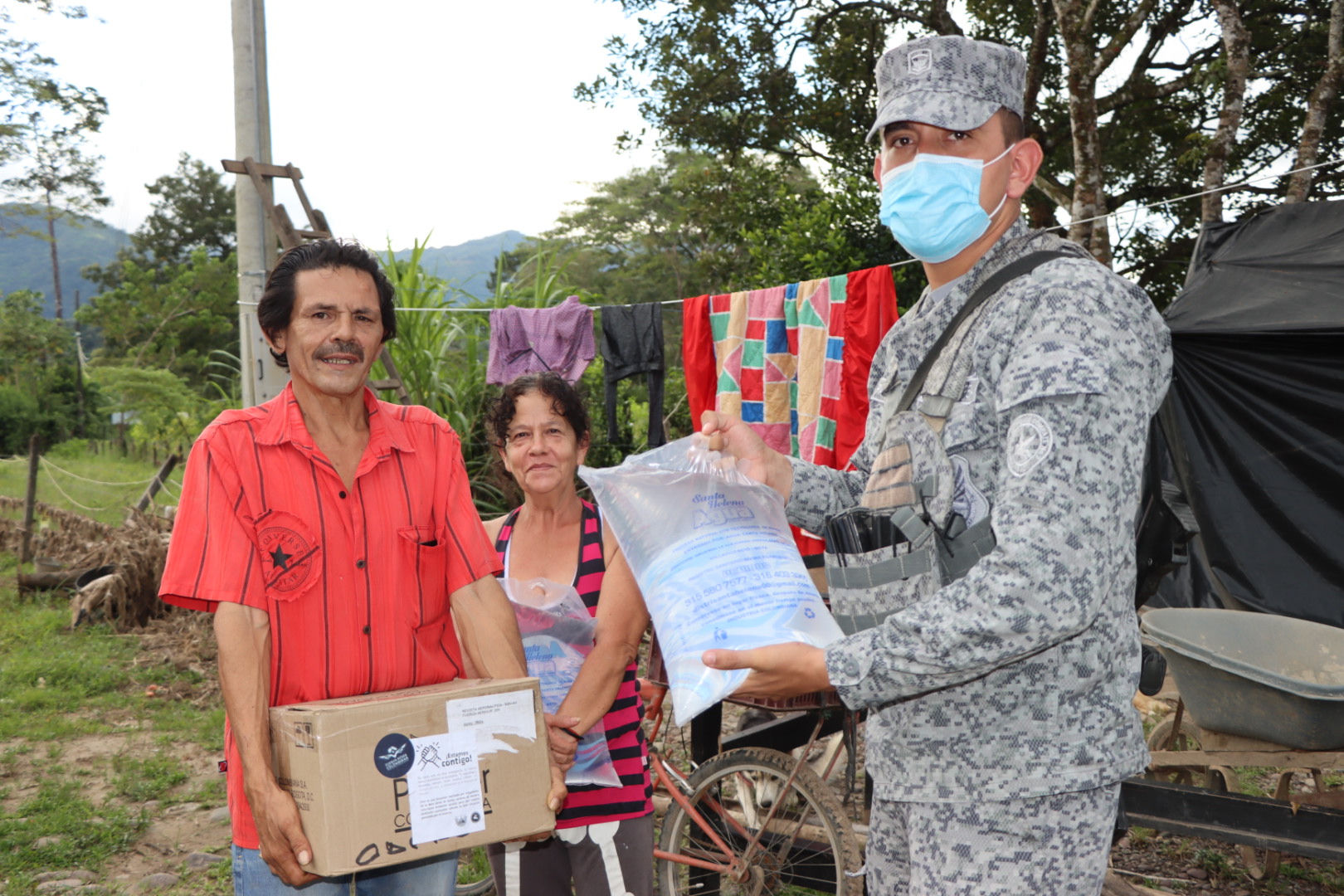 Mercados y agua fueron entregados a familias damnificadas por el invierno en Villavicencio