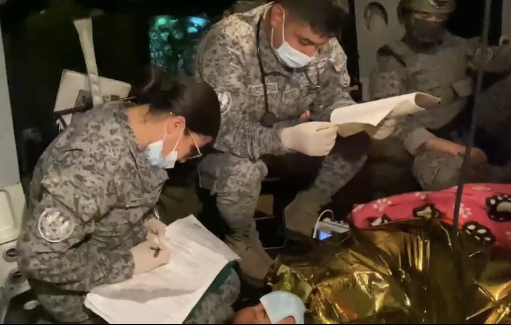 Mujer en estado de embarazo fue evacuada en helicóptero por la Fuerza Aérea