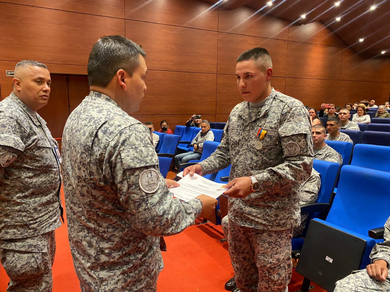 Con honores, orgullo y satisfacción solados culminaron su servicio militar en la Fuerza Aérea Colombiana