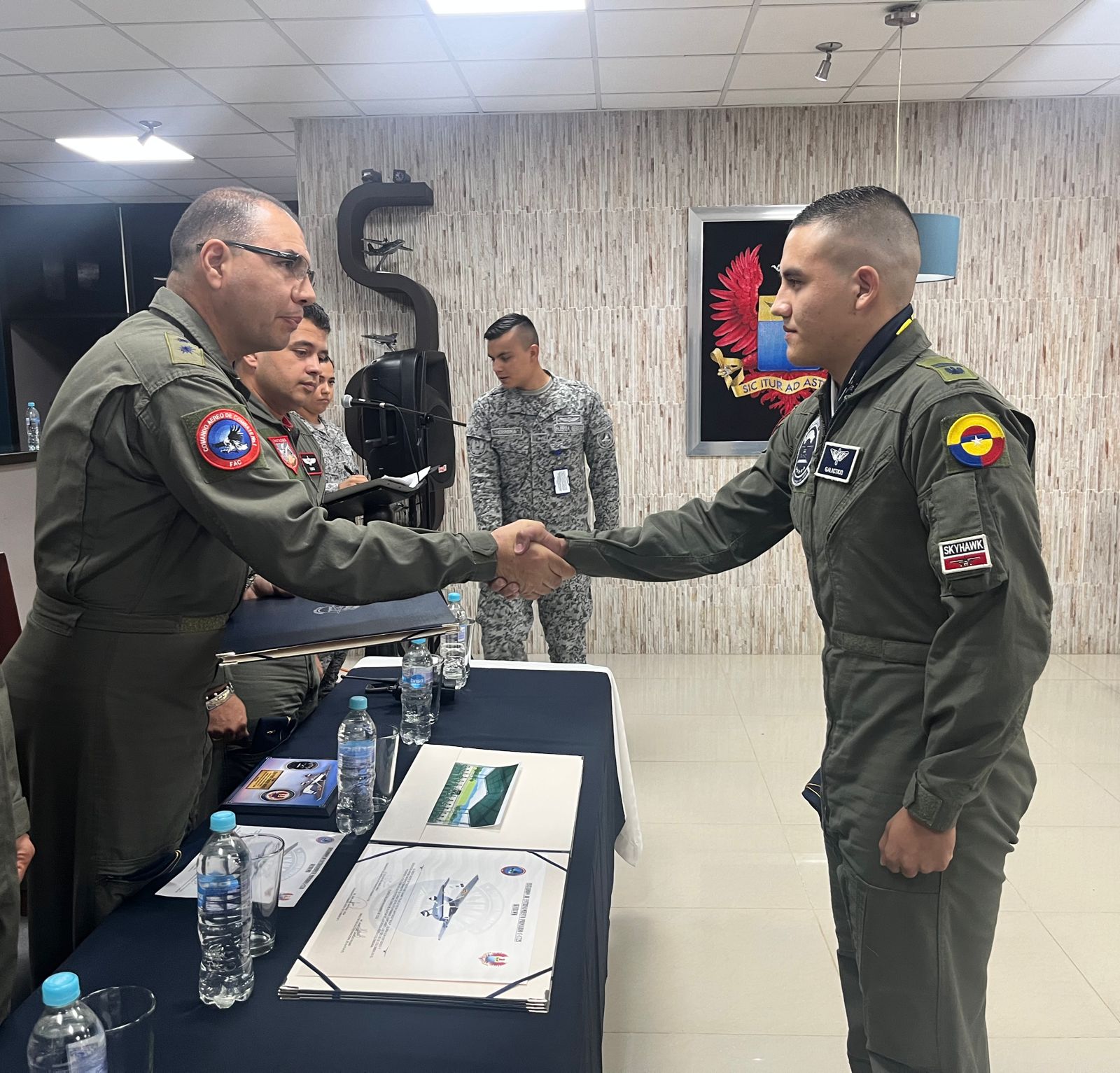 Futuros pilotos militares finalizan curso de vuelo primario en la Escuela Internacional de Ala Fija 