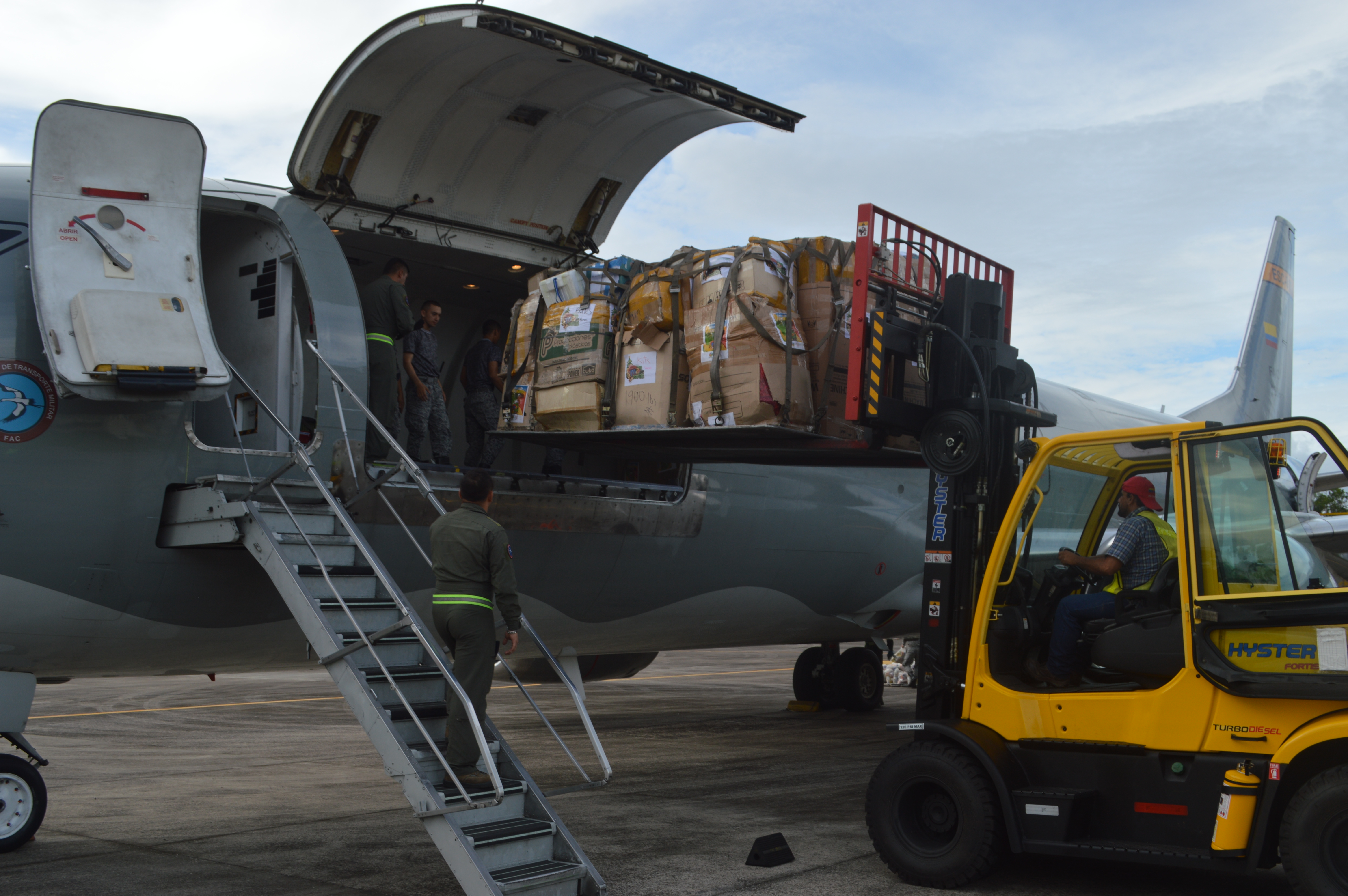 Más de 2 toneladas de mercados y juguetes fueron transportados hasta el Amazonas por su Fuerza 