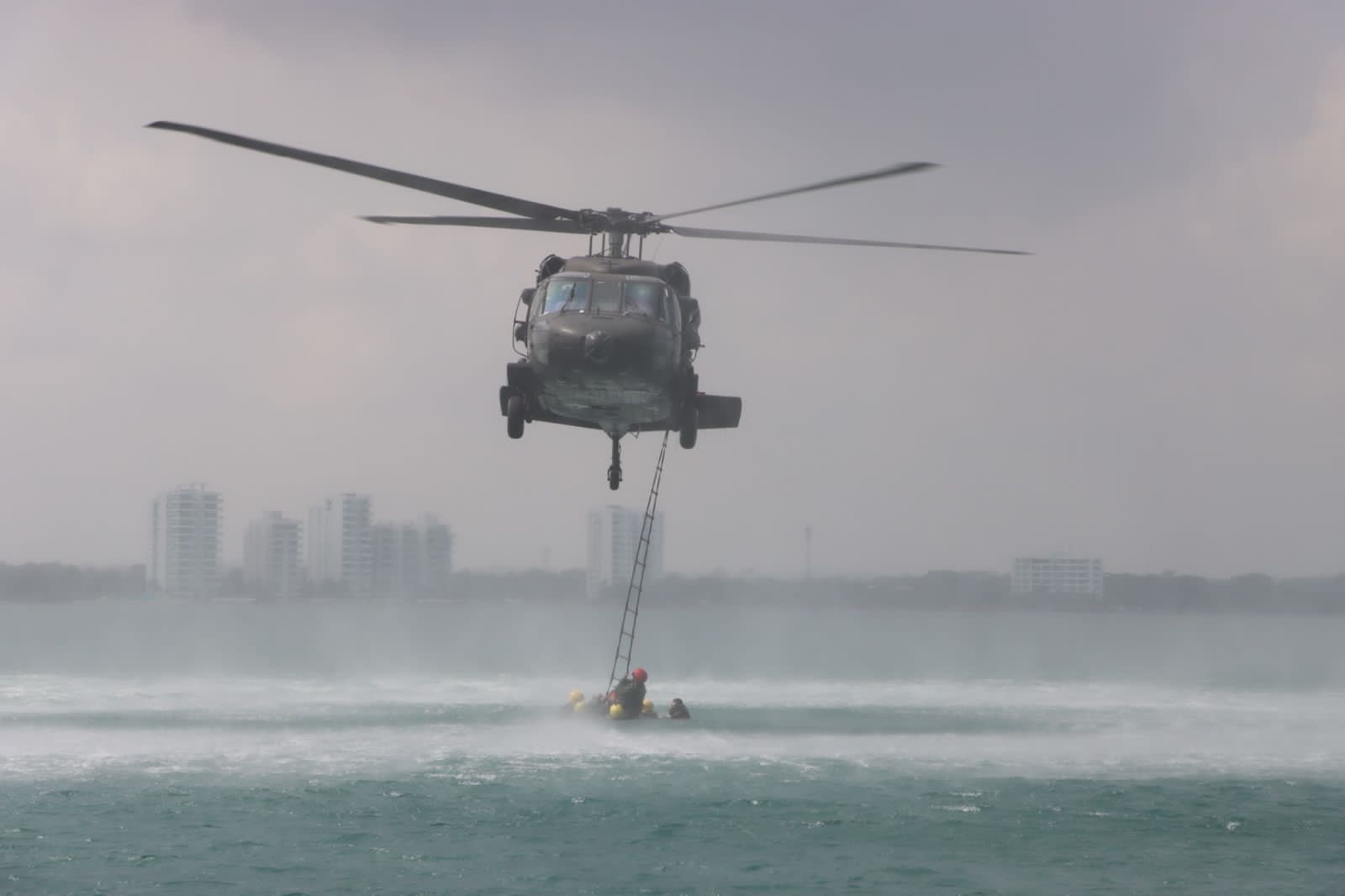 Poseidón 2023, un ejercicio de entrenamiento en aguas abiertas para salvar vidas
