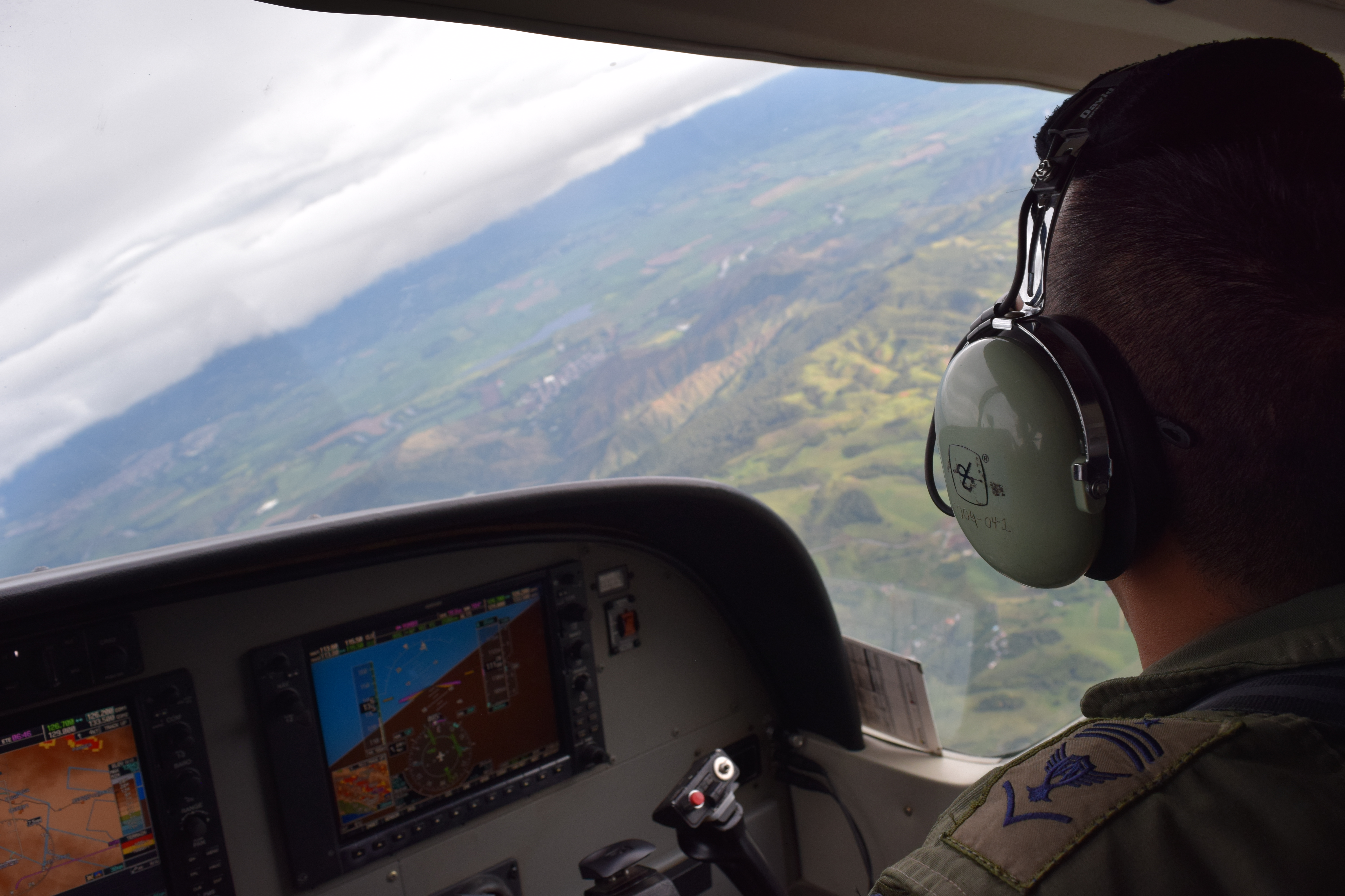 Misiones aéreas fortalecen la seguridad de la semana mayor en el suroccidente del país