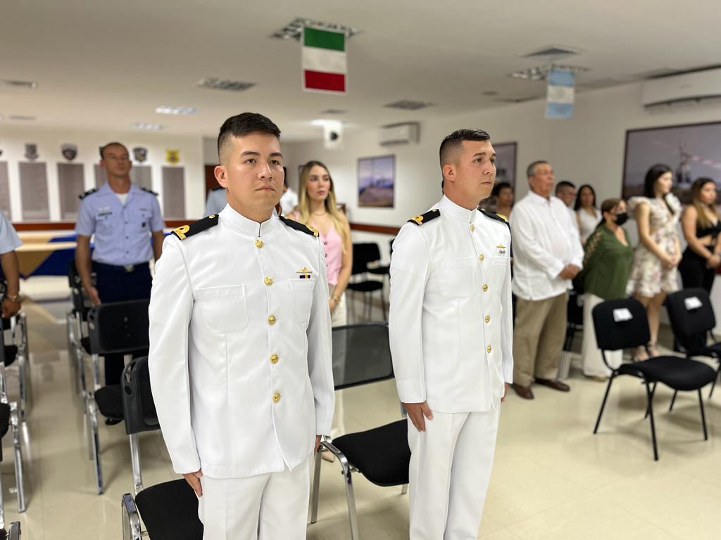Hermanos apasionados por la aviación naval, se convierten en pilotos militares en la Fuerza Aérea