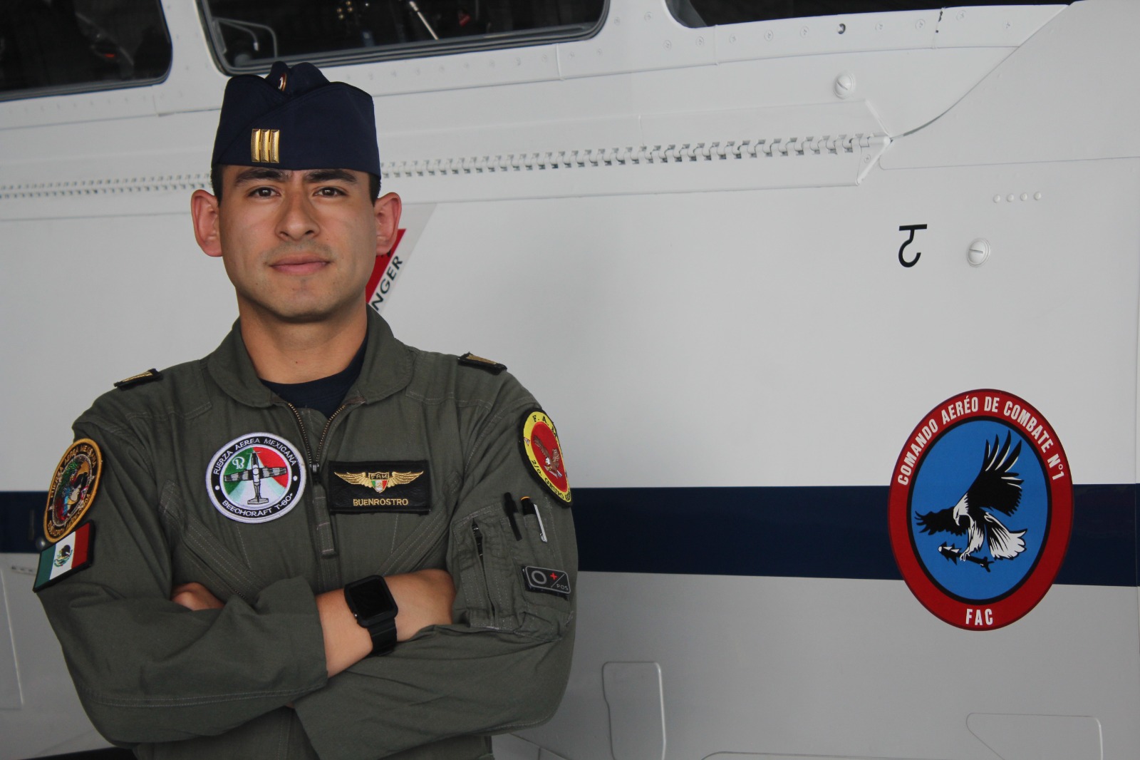 Piloto de la Fuerza Aérea Mexicana llega a ser instructor del equipo Texan T-6