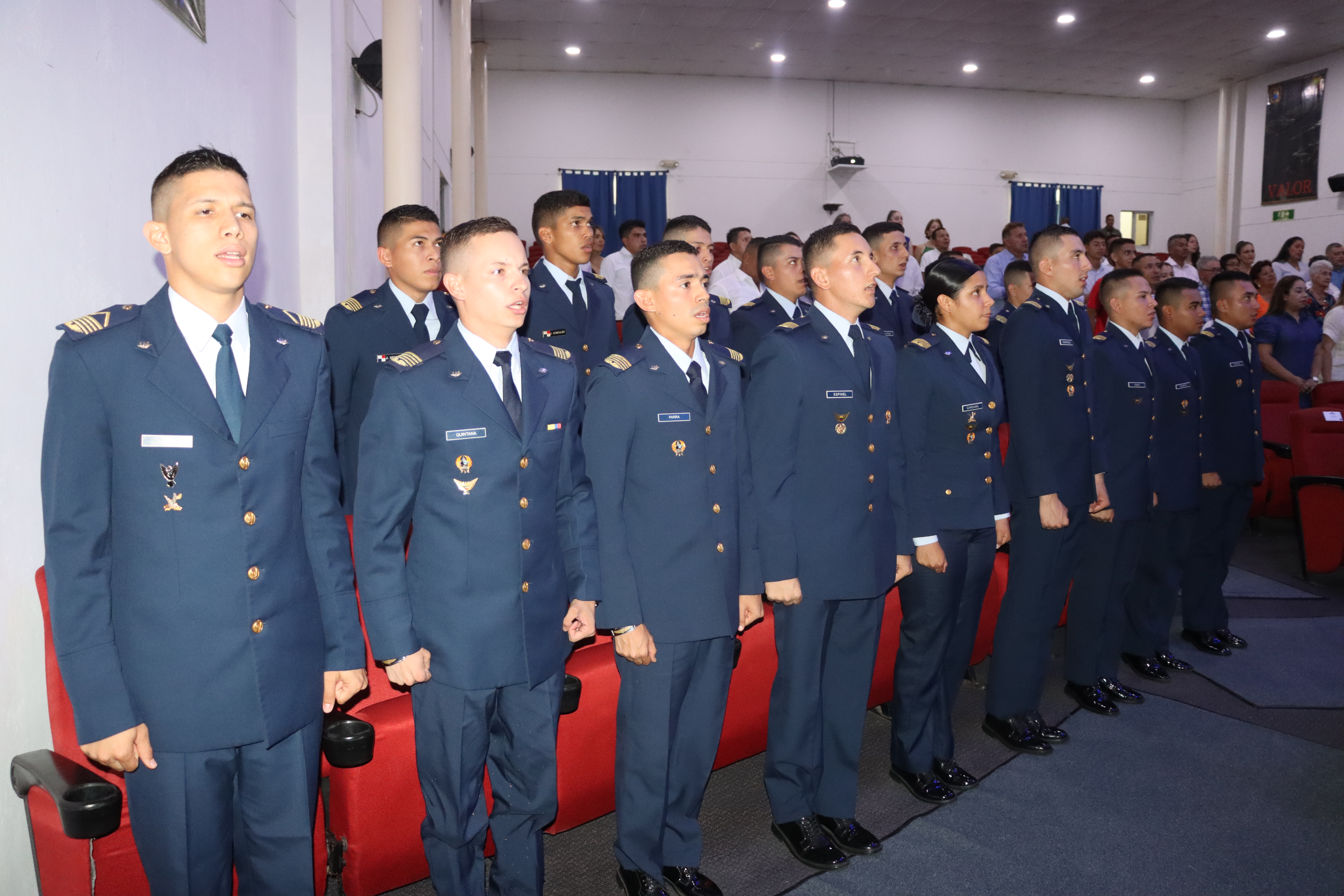 Dieciocho nuevos pilotos de helicóptero, al servicio de Colombia y Panamá