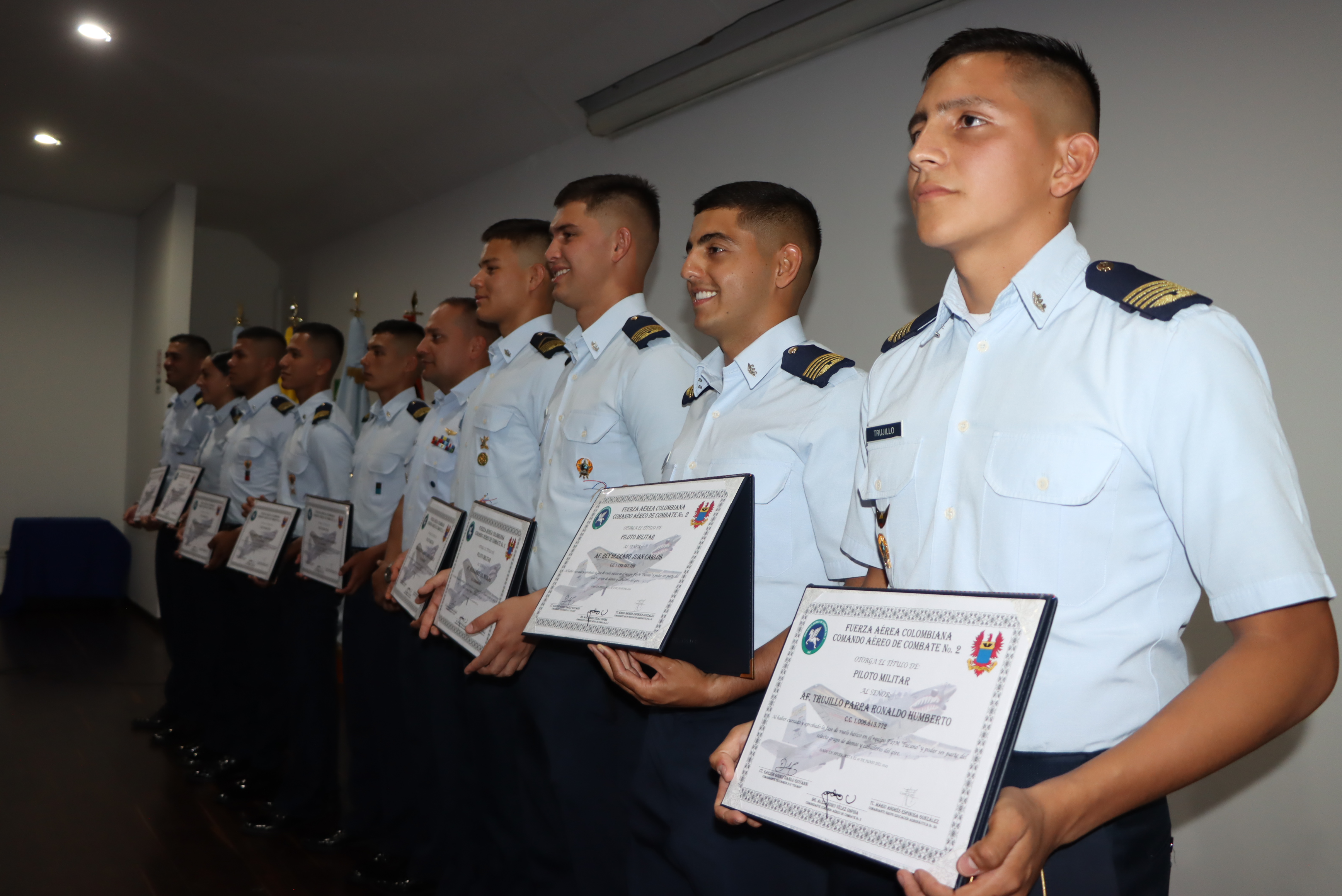 Nuevos pilotos del T-27 Tucano al servicio de los colombianos