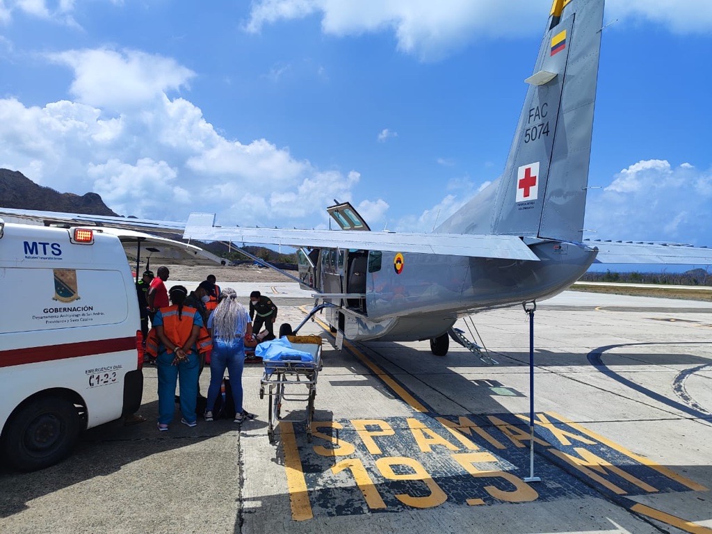  Traslado aeromédico de dos mujeres con complicaciones en su salud desde Providencia 