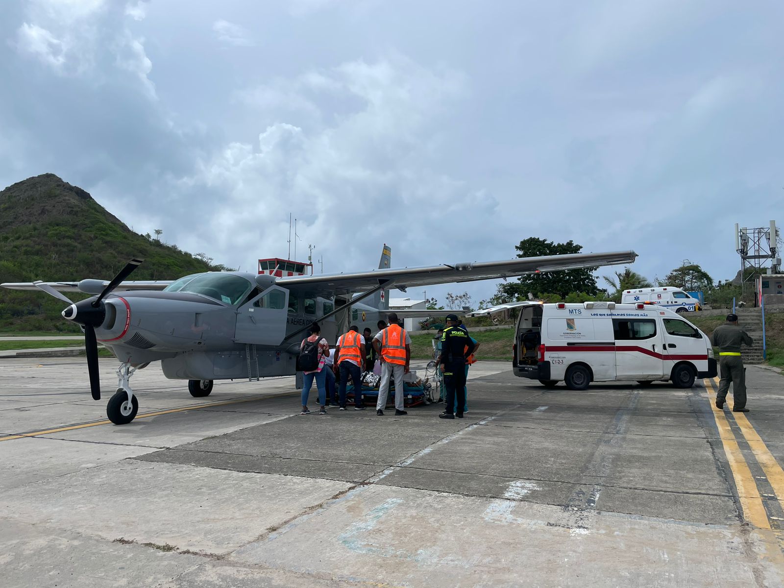  Evacuación aeromédica en la isla de Providencia hacia San Andrés por su Fuerza Aérea