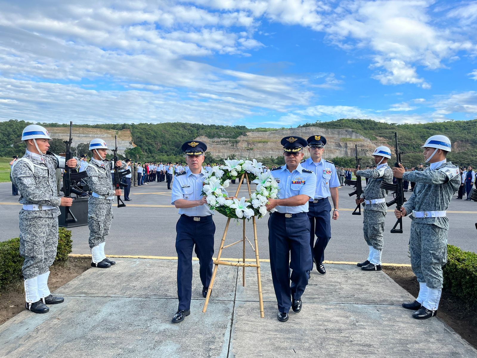 La base aérea de los melgarenses, conmemoró el Día del Héroe de la Nación y sus familias