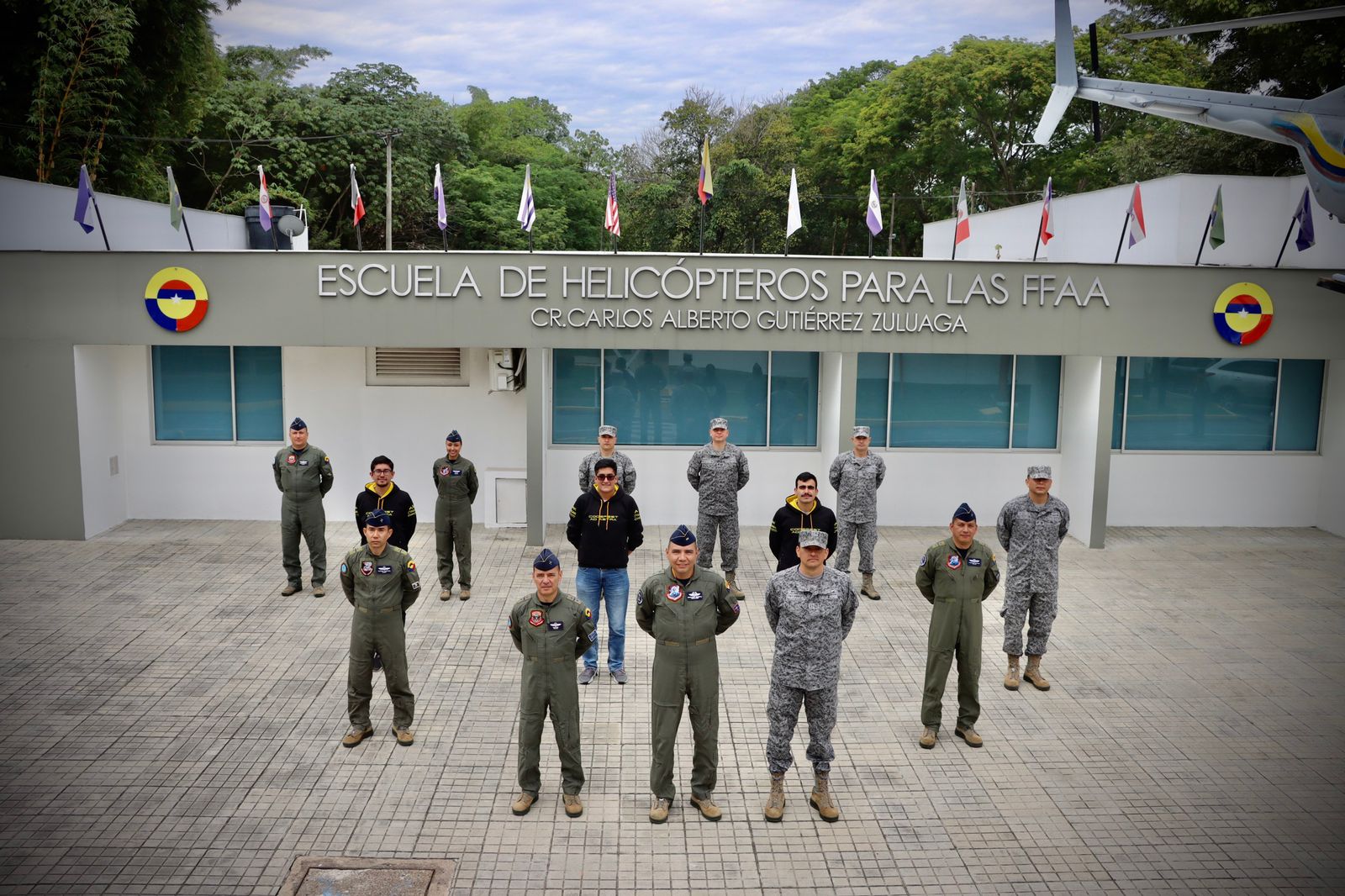 Participantes de CODEFEST AD ASTRA 2023, visitan el Comando Aéreo de Combate No.4c