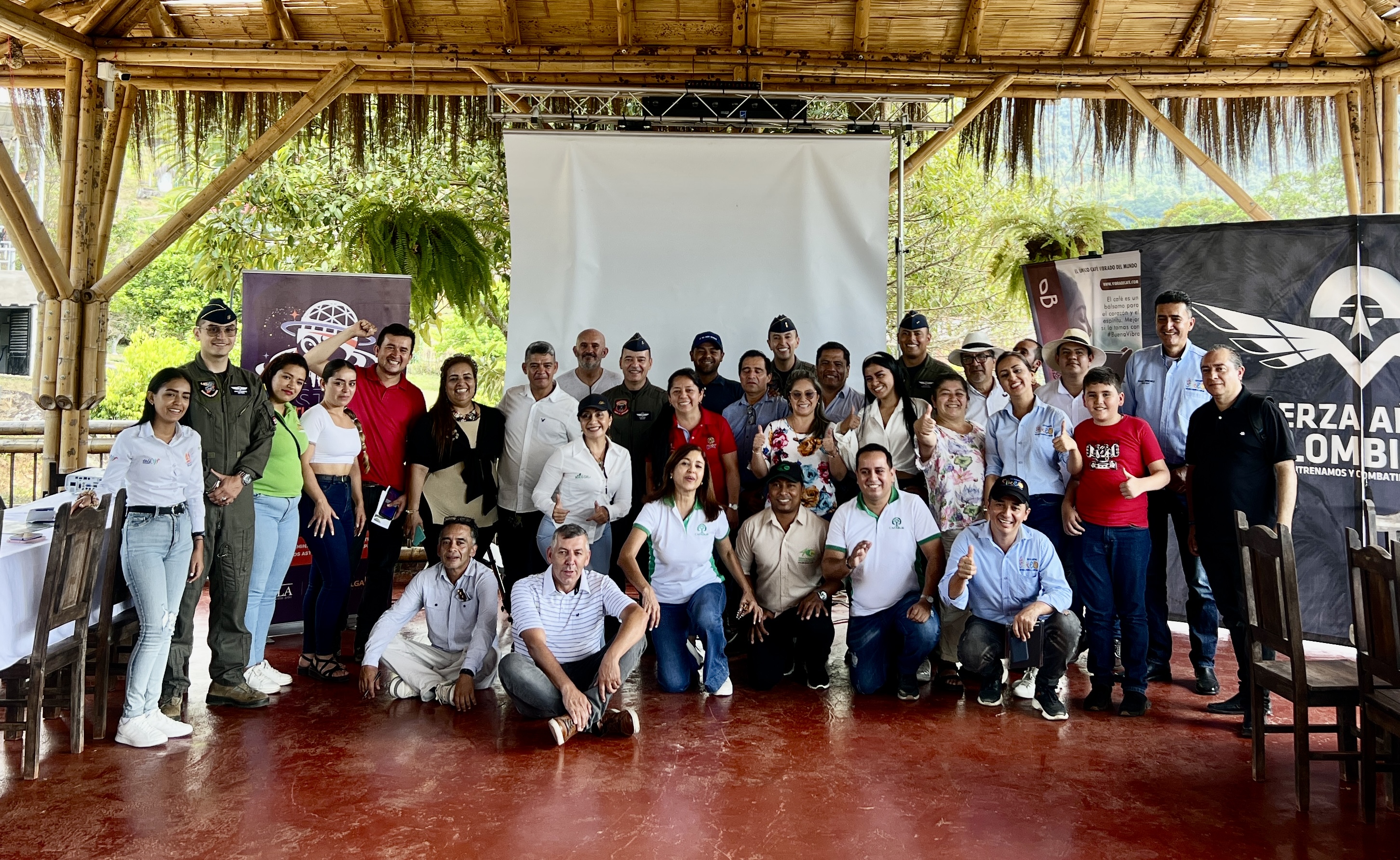 Un escenario de oportunidades: rueda de emprendimiento contó con el apoyo de su Fuerza Aeroespacial Colombiana