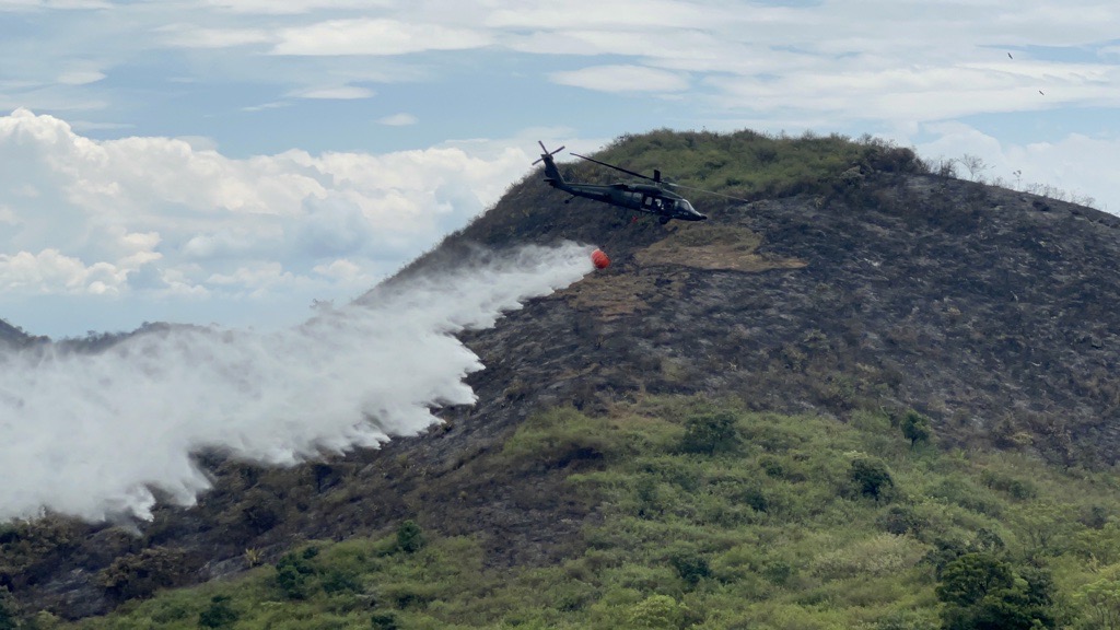 Controlado incendio forestal en Yumbo, Valle del Cauca