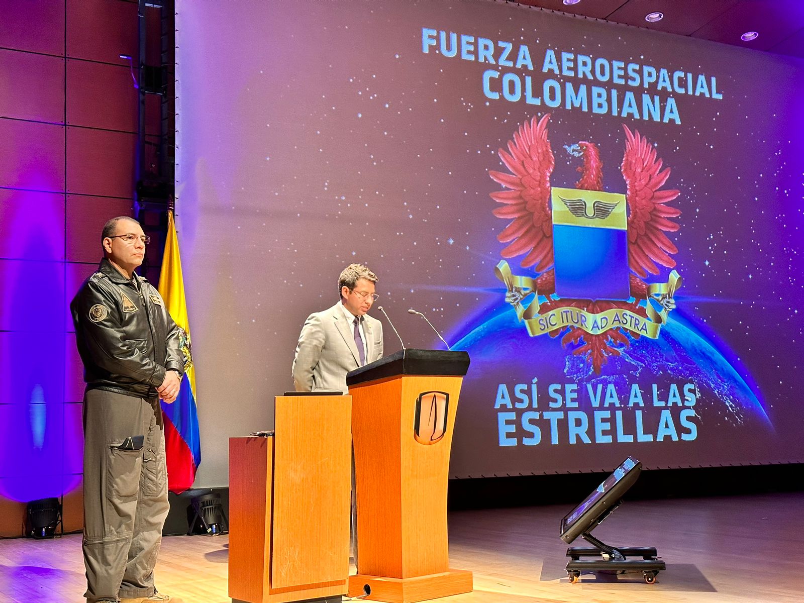 En la Universidad de los Andes, se llevó a cabo un encuentro con su Fuerza Aeroespacial