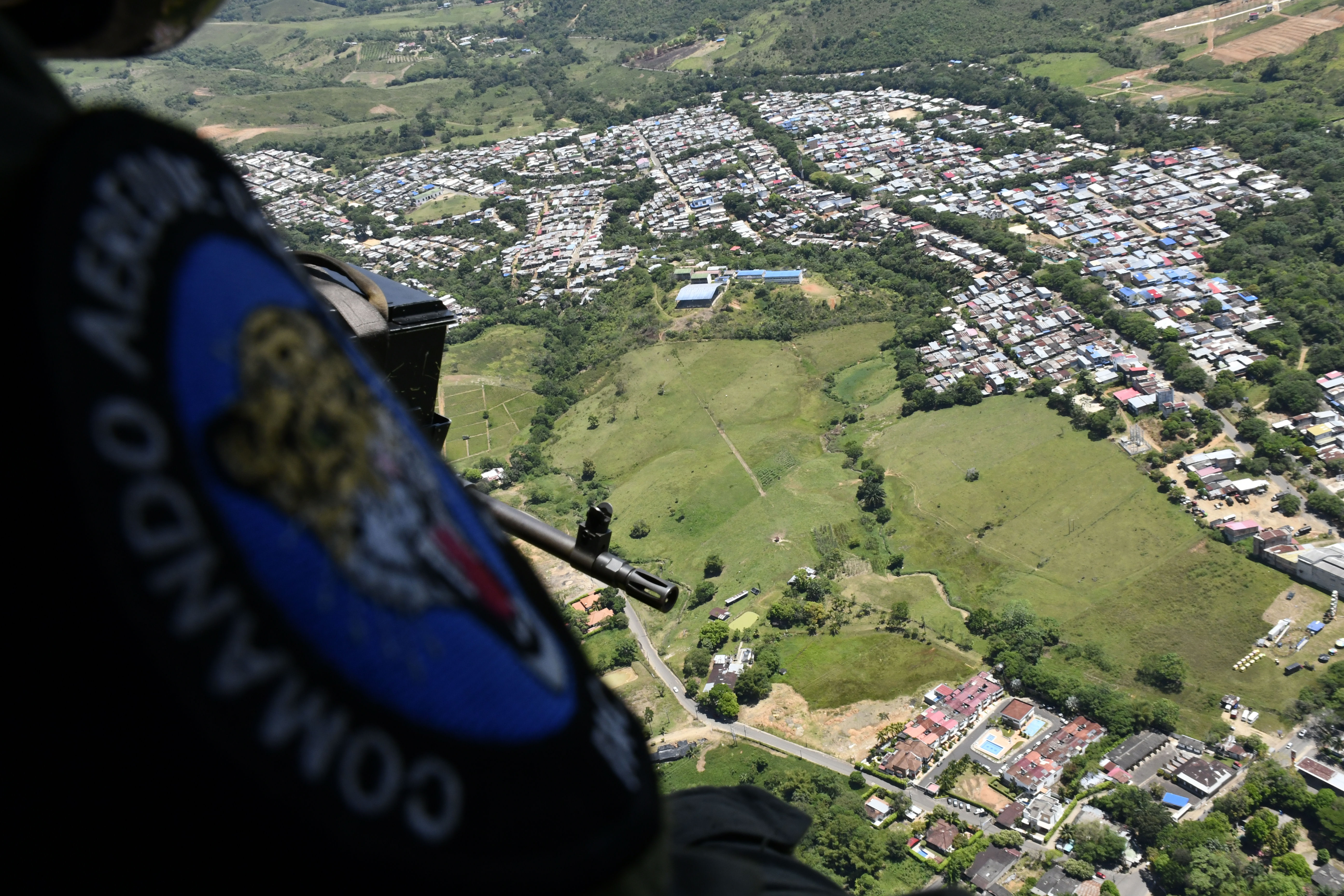 Con capacidades aéreas, su Fuerza Aeroespacial monitorea jornada electoral en el Suroriente colombiano