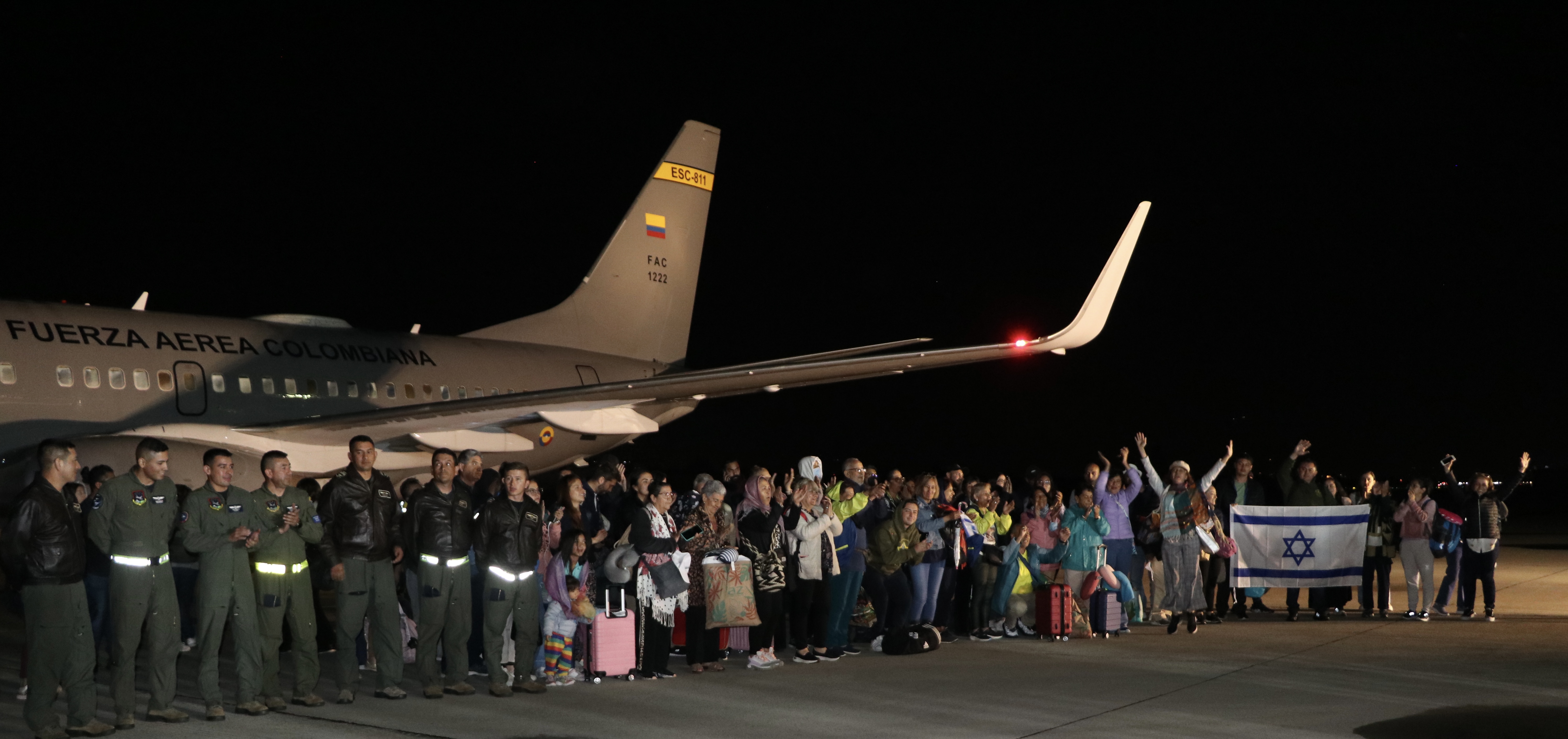 Llega a Bogotá primer vuelo de repatriación desde Israel, con 110 Colombianos