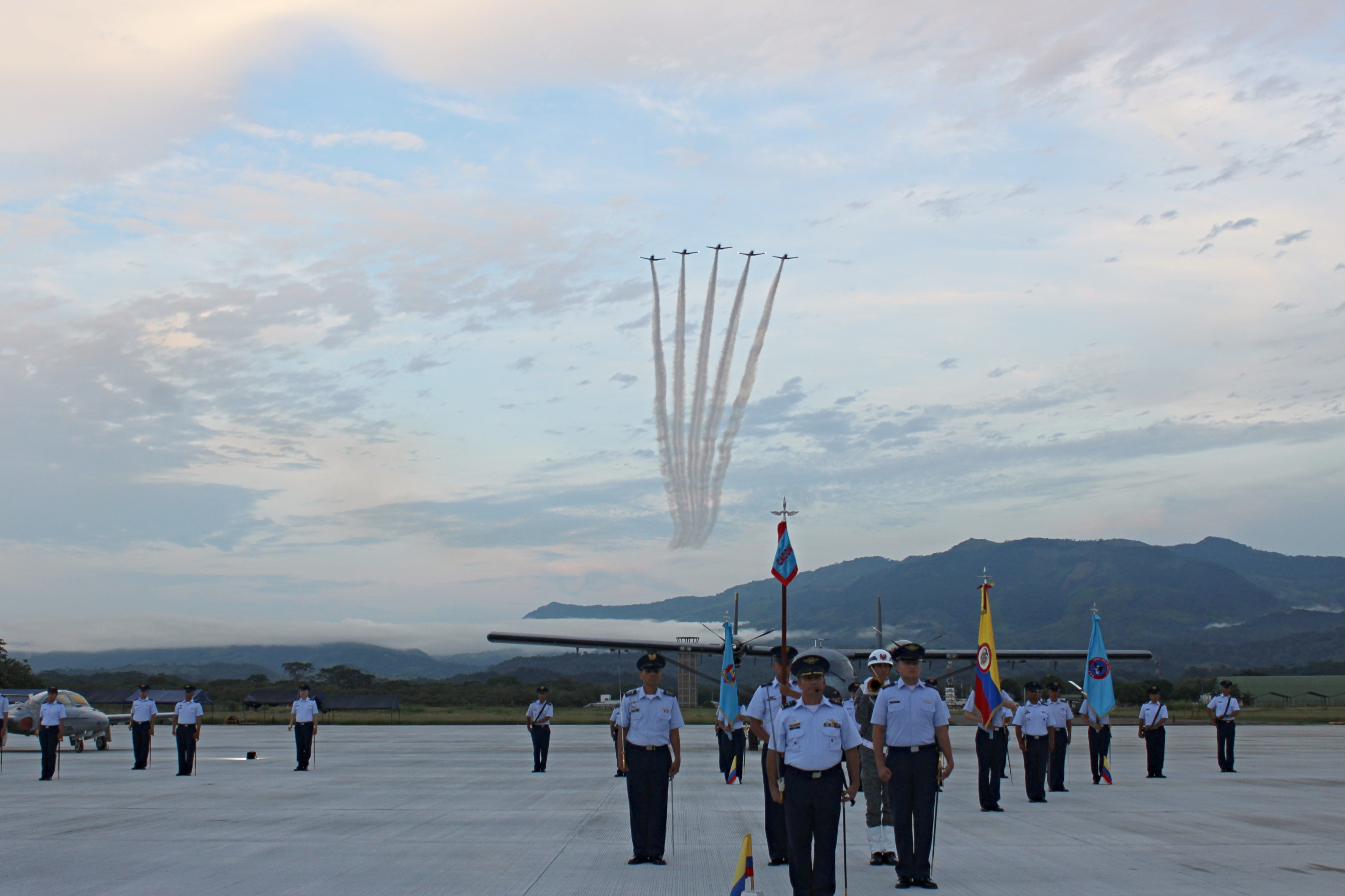 Los cielos de Puerto Salgar, se engalanan con imponente revista aérea para celebrar  los 90 años del Comando Aéreo de Combate No.1