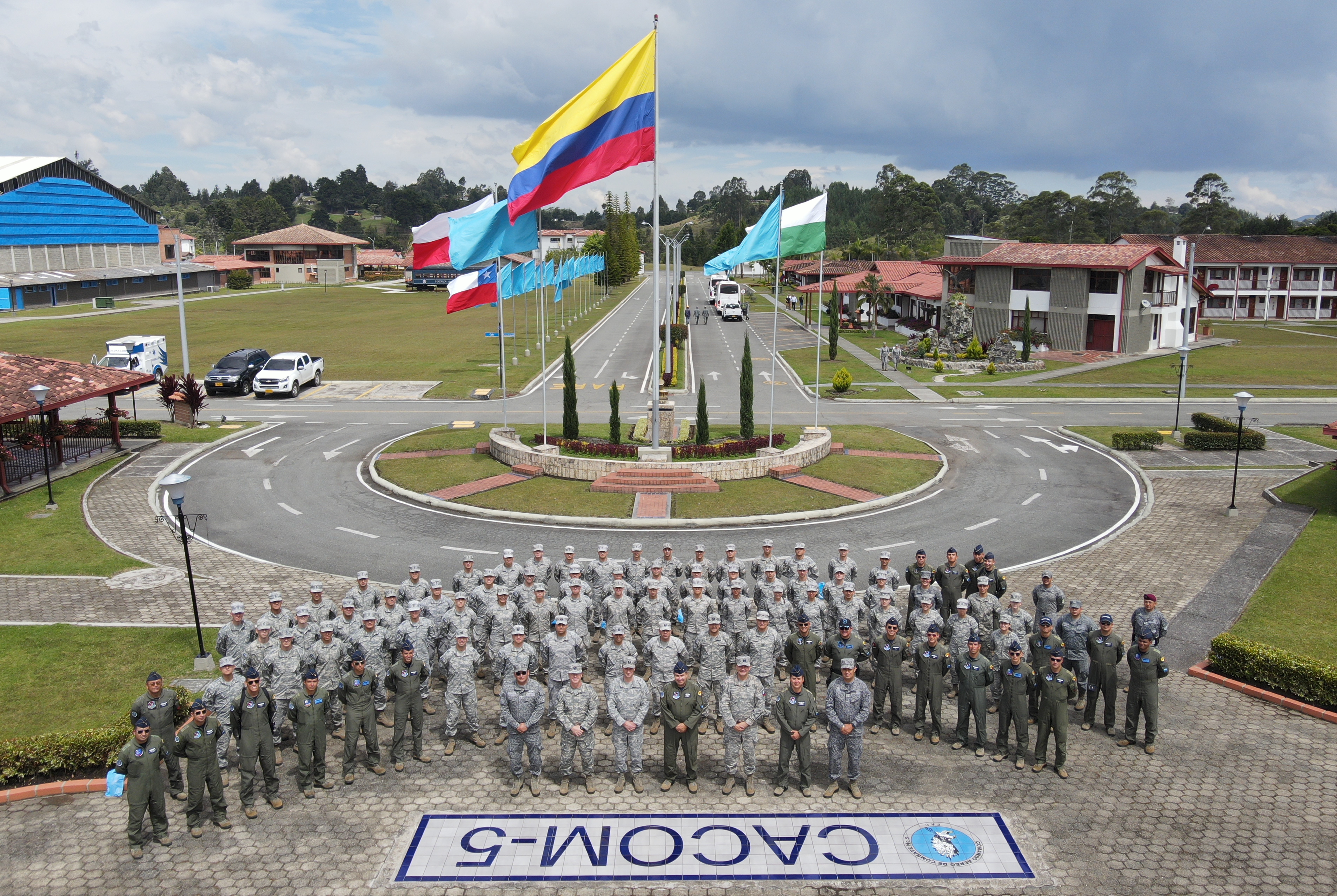 Futuros oficiales de la Fuerza Aérea de Chile visitaron la Casa de los Halcones Valientes 
