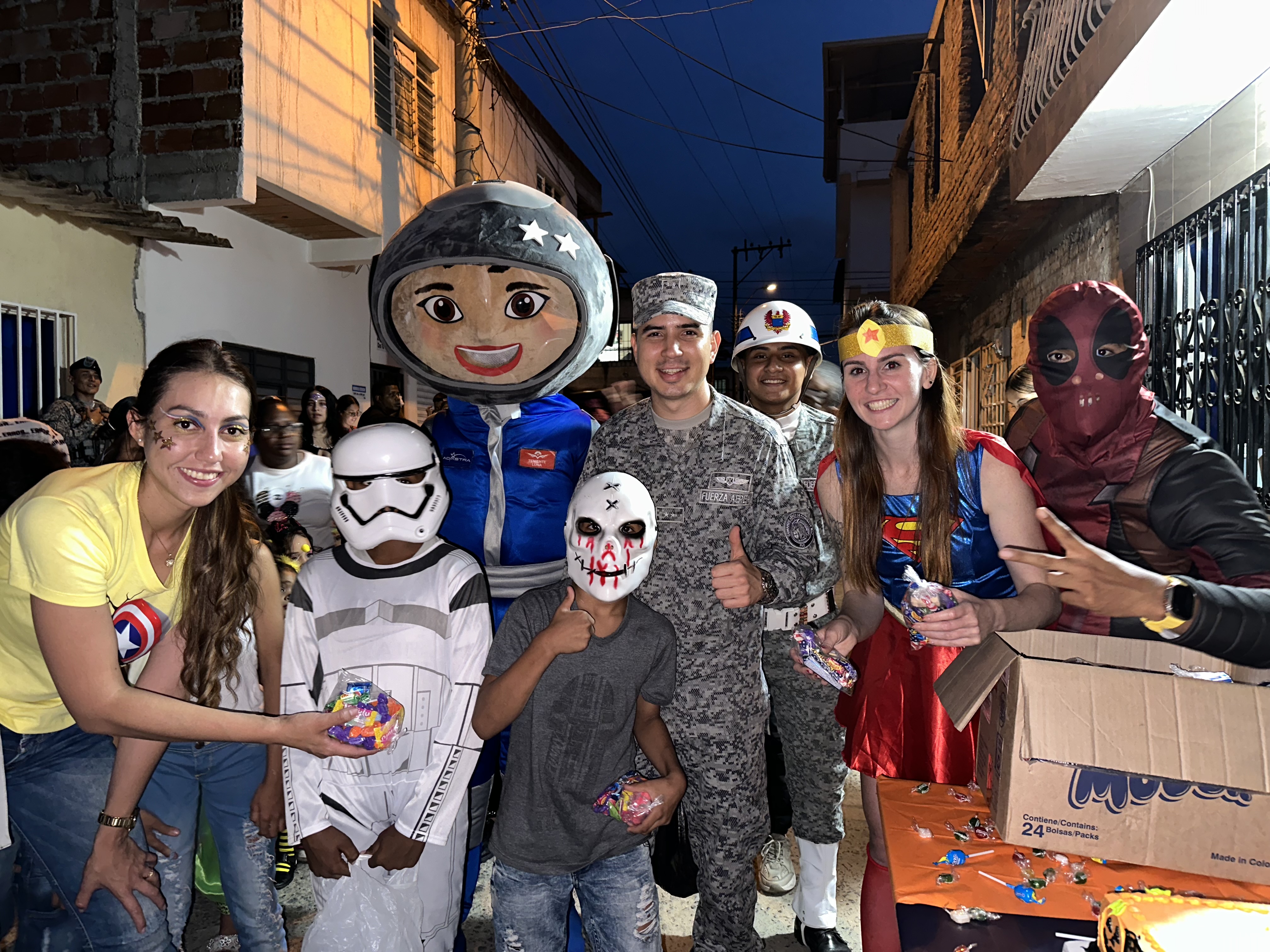 Habitantes de la Comuna 7 de Cali, celebraron el Día de los Niños junto a su Fuerza Aeroespacial Colombiana