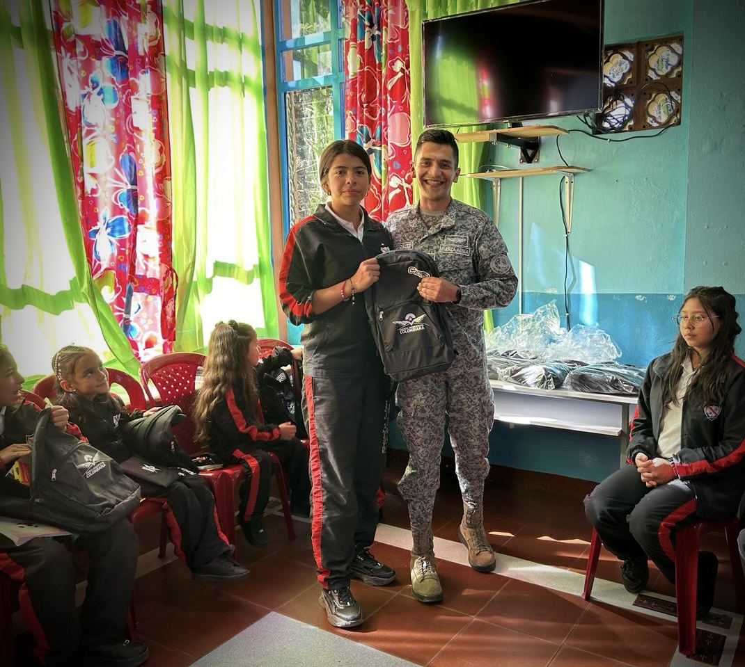 Niñas de la Fundación Casa Hogar Madre Augusta se beneficiaron gracias a la Fuerza Aeroespacial Colombiana 