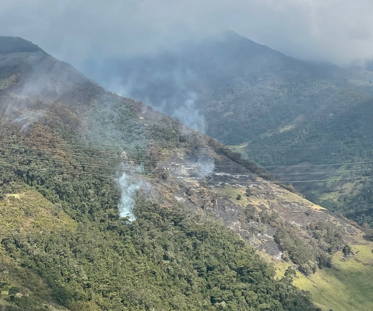 Foco de incendio en el suroccidente del País fue identificado durante sobrevuelo de su Fuerza Aeroespacial