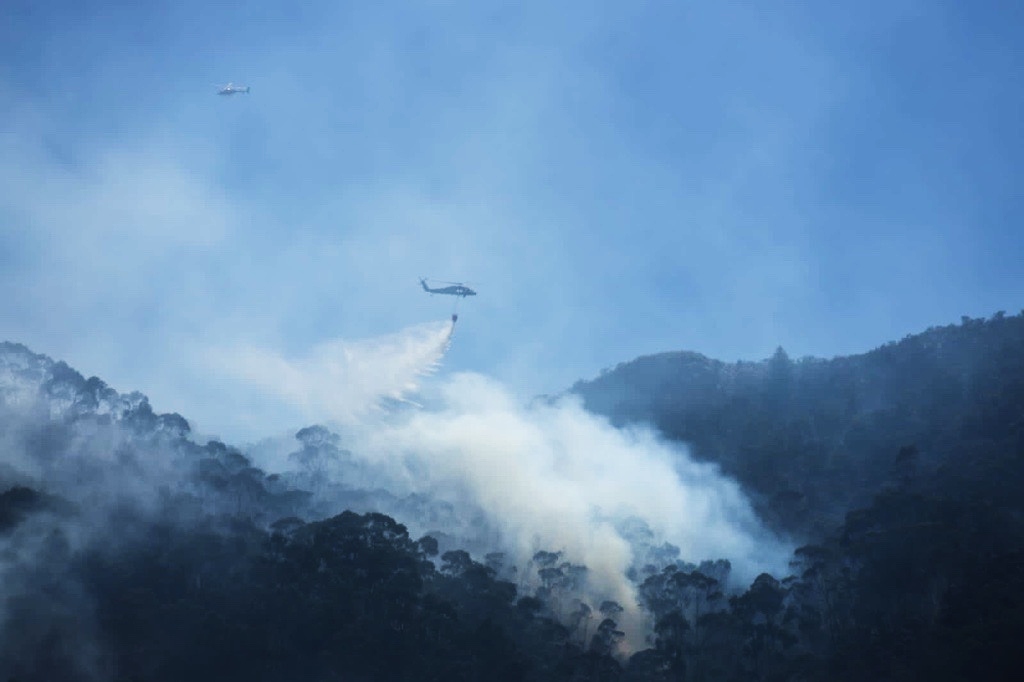 Su Fuerza Aeroespacial continúa realizando labores de extensión de incendios en los cerros de Bogotá